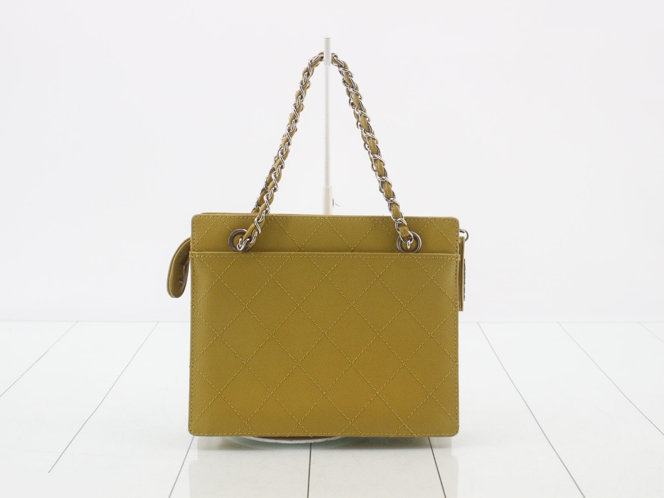 Matelassé (bag) - Chain handbag, caviar leather, turn-lock — view 2