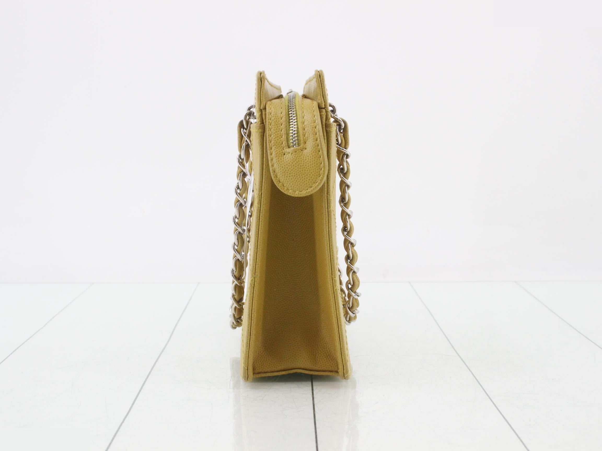 Matelassé (bag) - Chain handbag, caviar leather, turn-lock — view 3