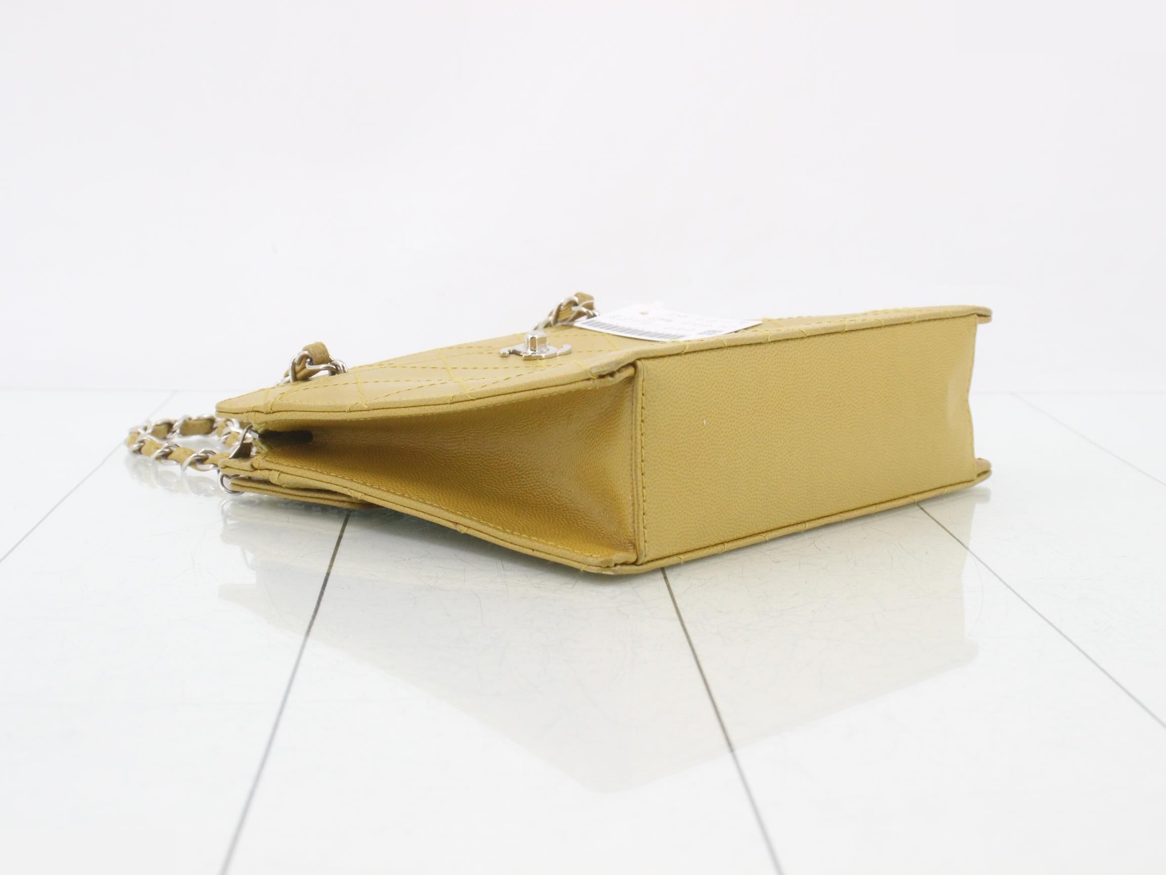 Matelassé (bag) - Chain handbag, caviar leather, turn-lock — view 5