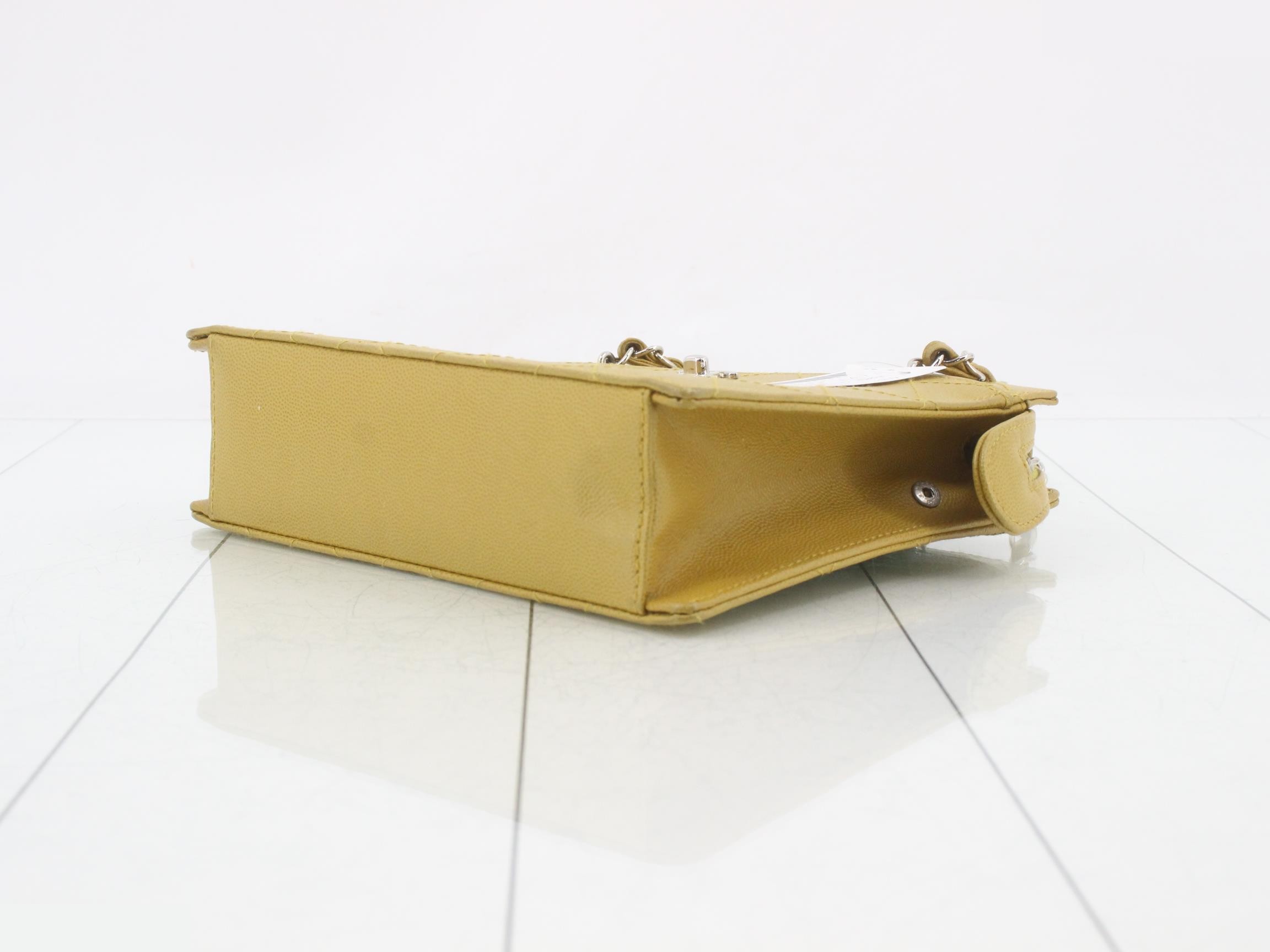 Matelassé (bag) - Chain handbag, caviar leather, turn-lock — view 6