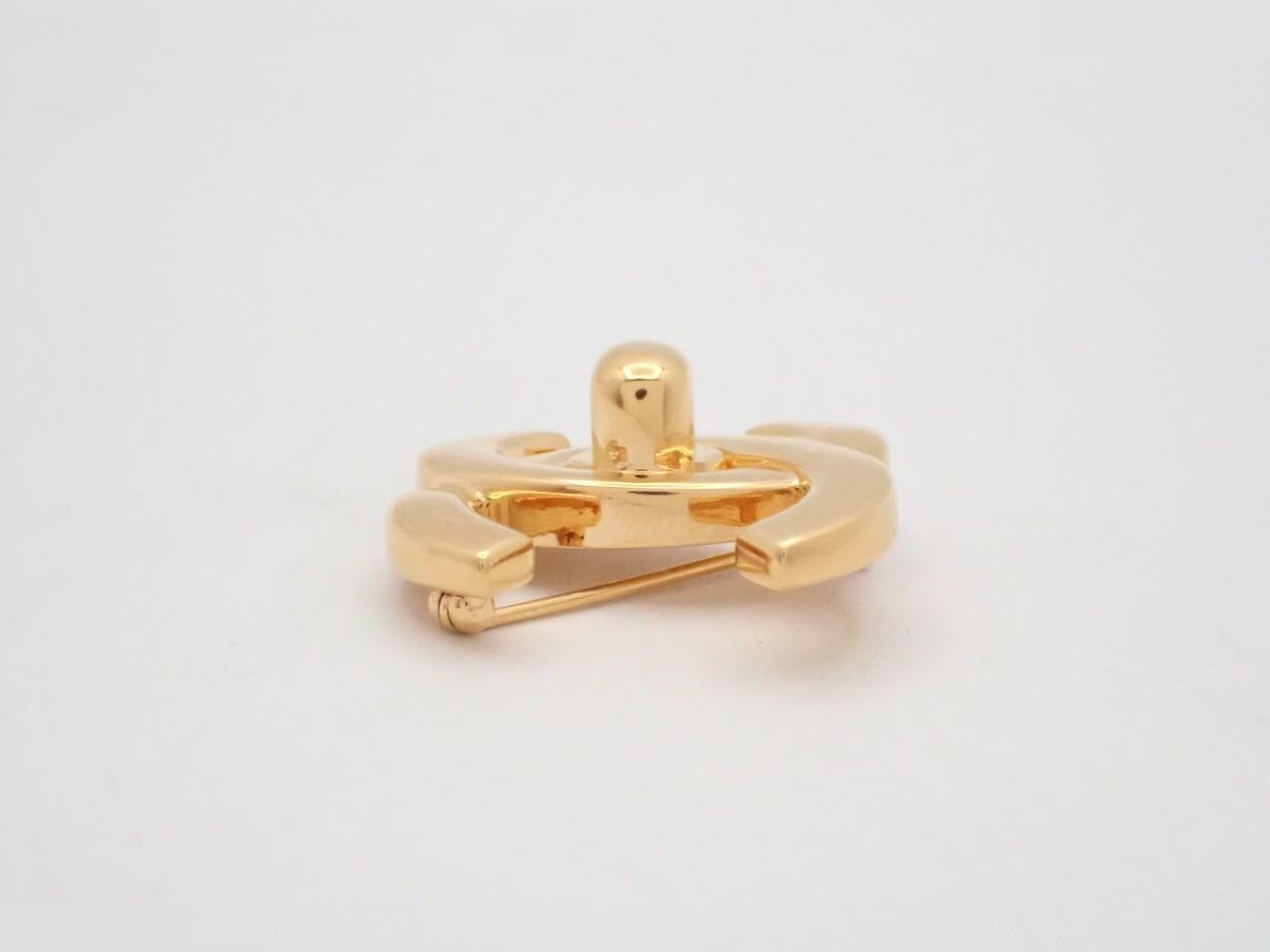 brooch, model 96A, turn-lock closure, gold, 3.7 cm wide. — view 3