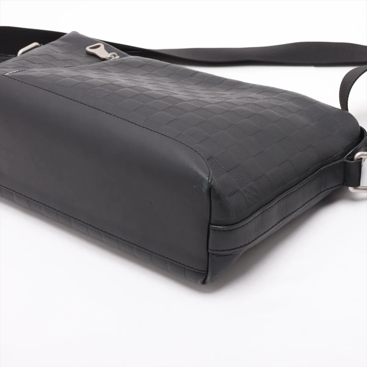 Damier Infini Discovery Messenger PM N42415 CA3189 Black — view 3