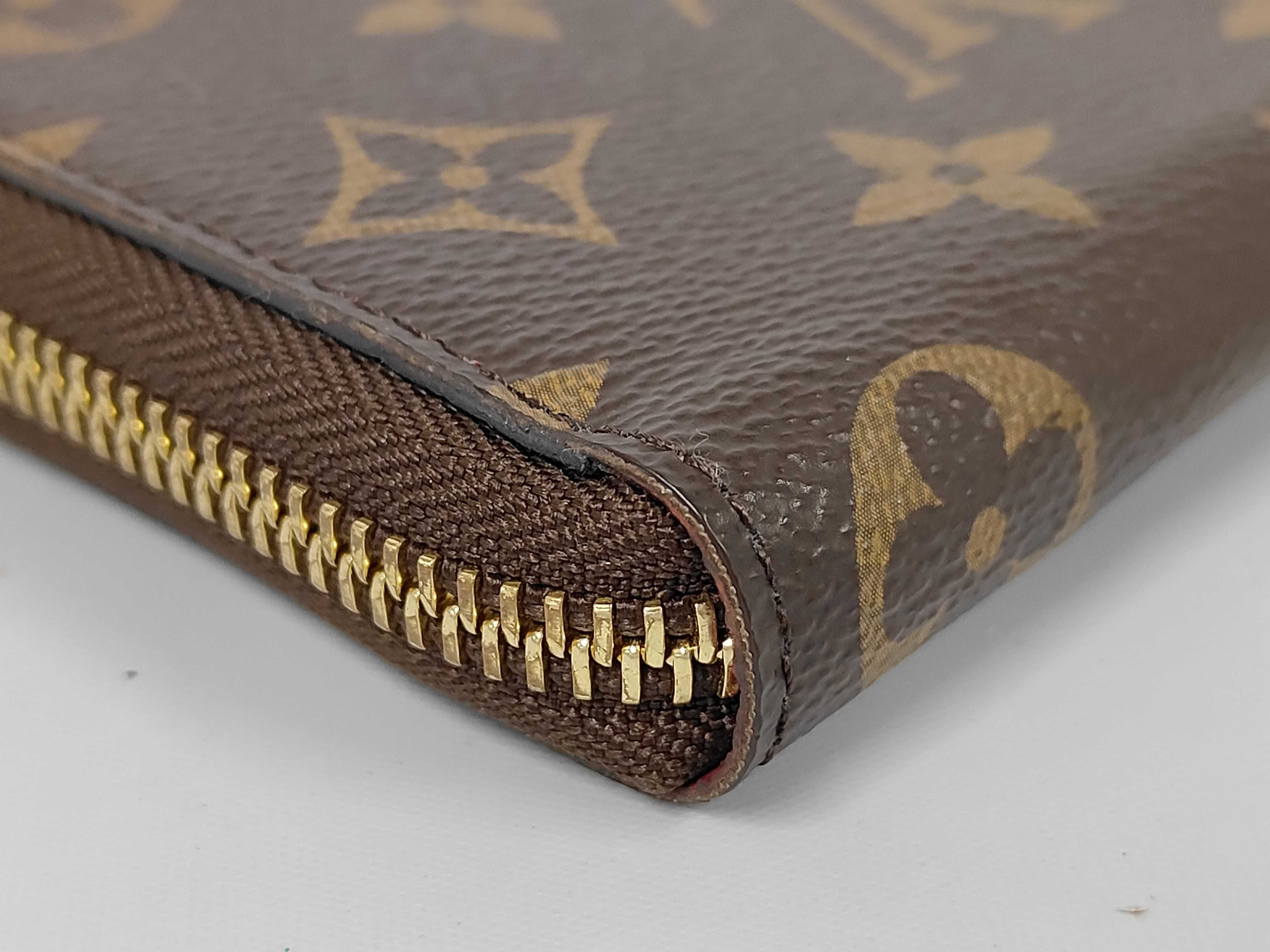 Wallet — view 3