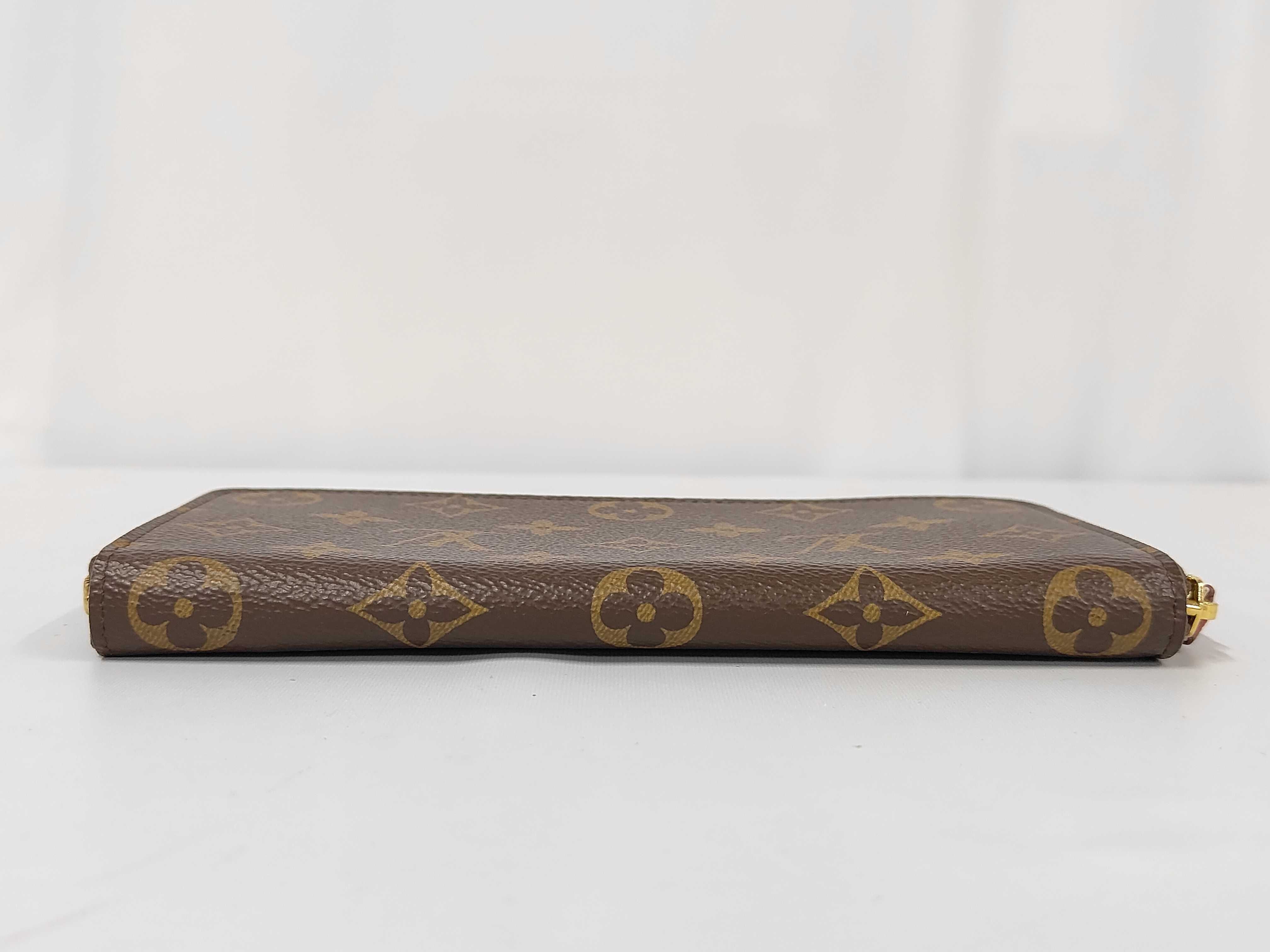 Wallet — view 4