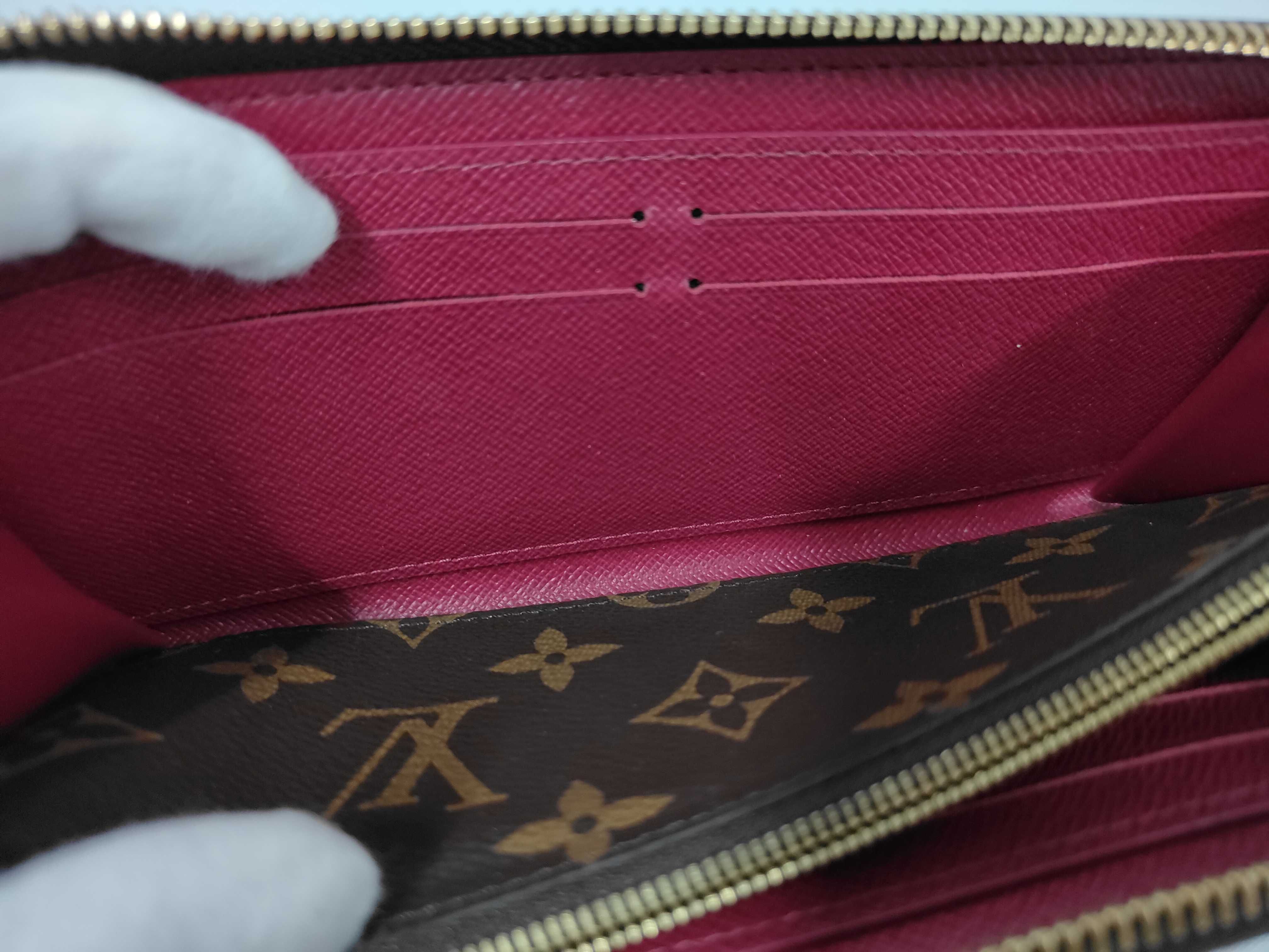 Wallet — view 7
