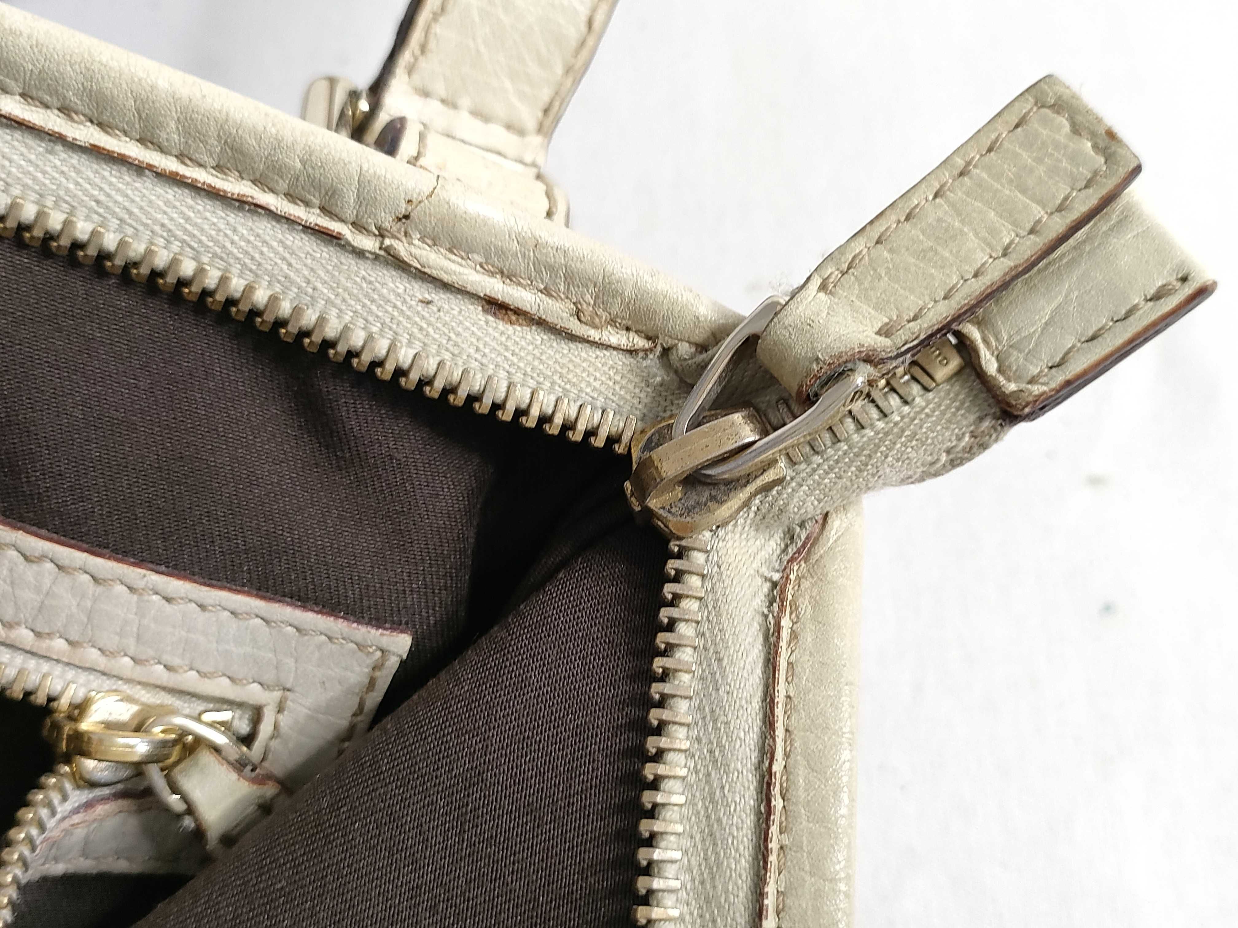 GG Canvas Shoulder Bag (White) — view 13