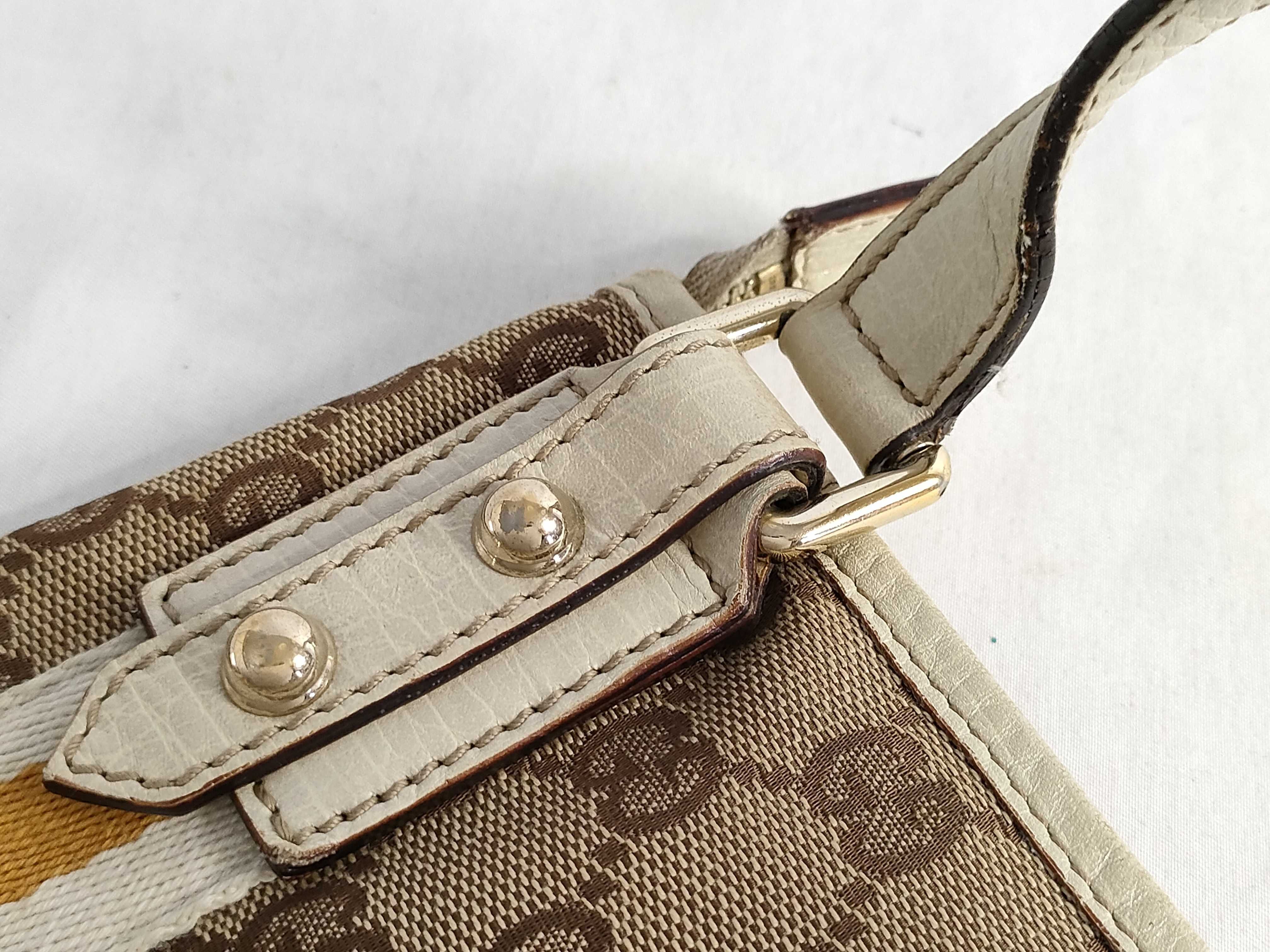 GG Canvas Shoulder Bag (White) — view 5