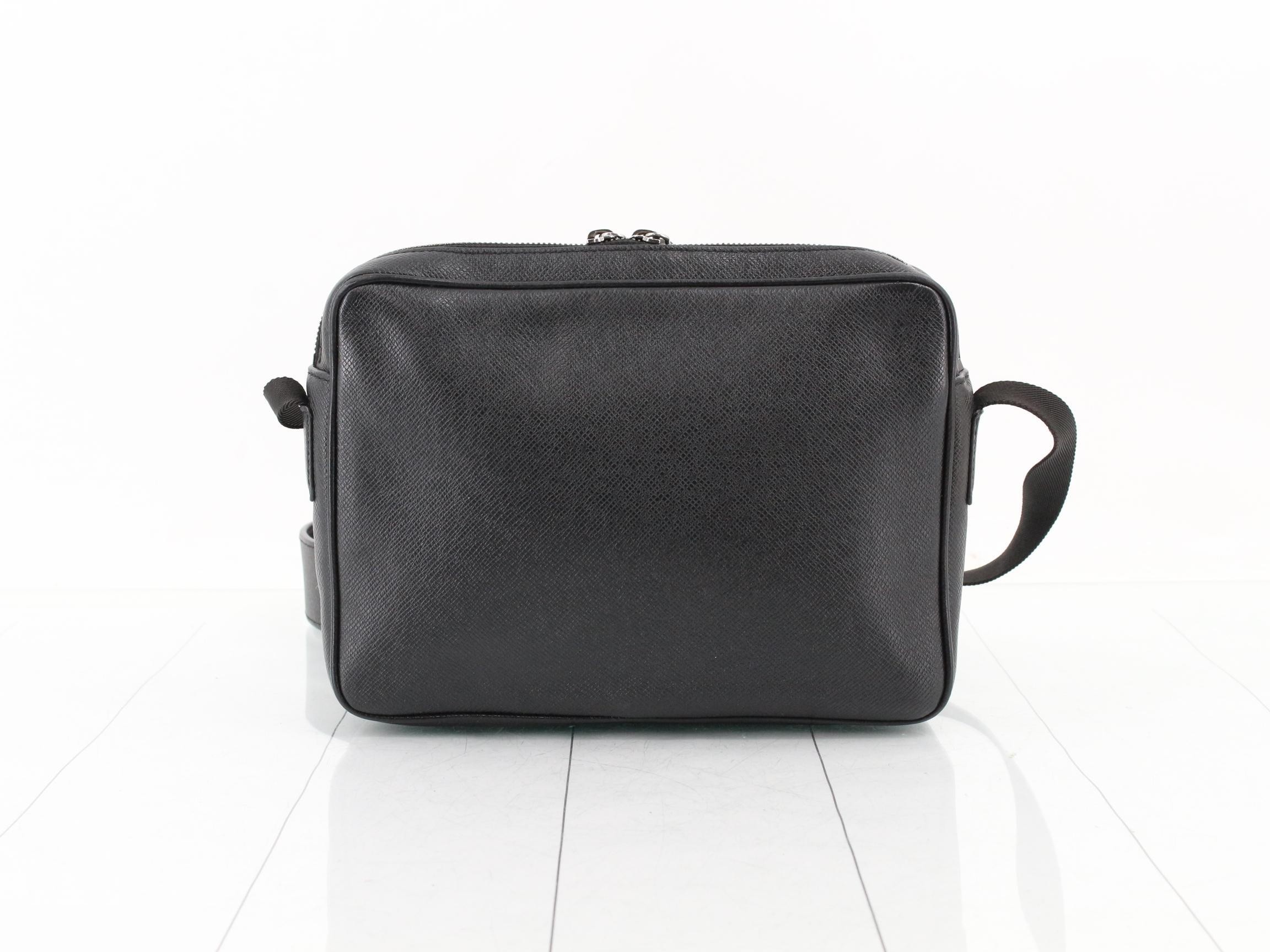 Taiga Messenger PM Shoulder Bag, Black — view 2