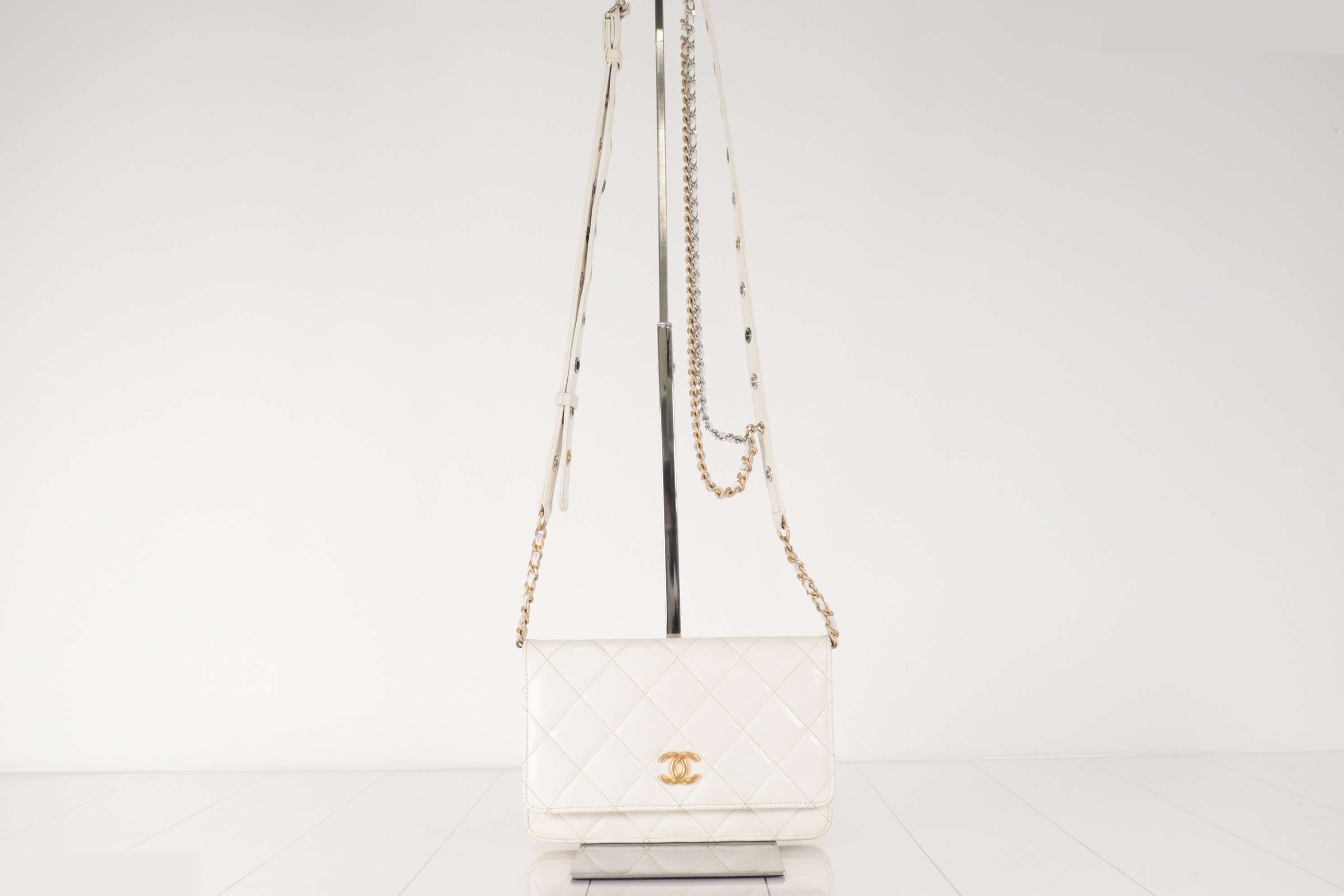 Coco Mark Lamb Chain Wallet, White, IC Plate — view 2