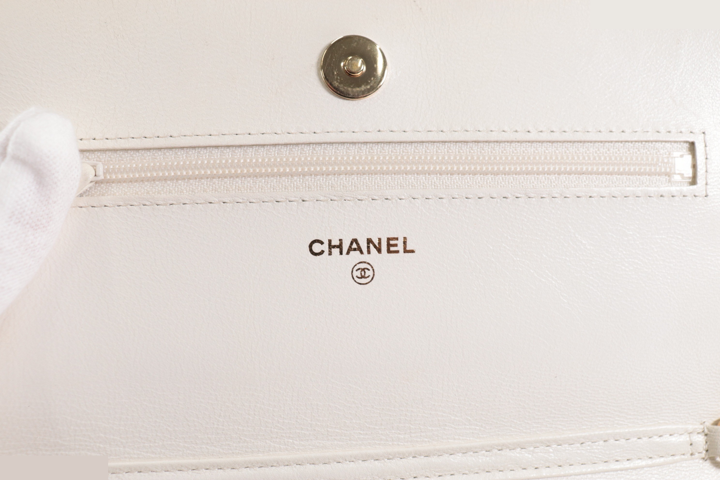 Coco Mark Lamb Chain Wallet, White, IC Plate — view 8