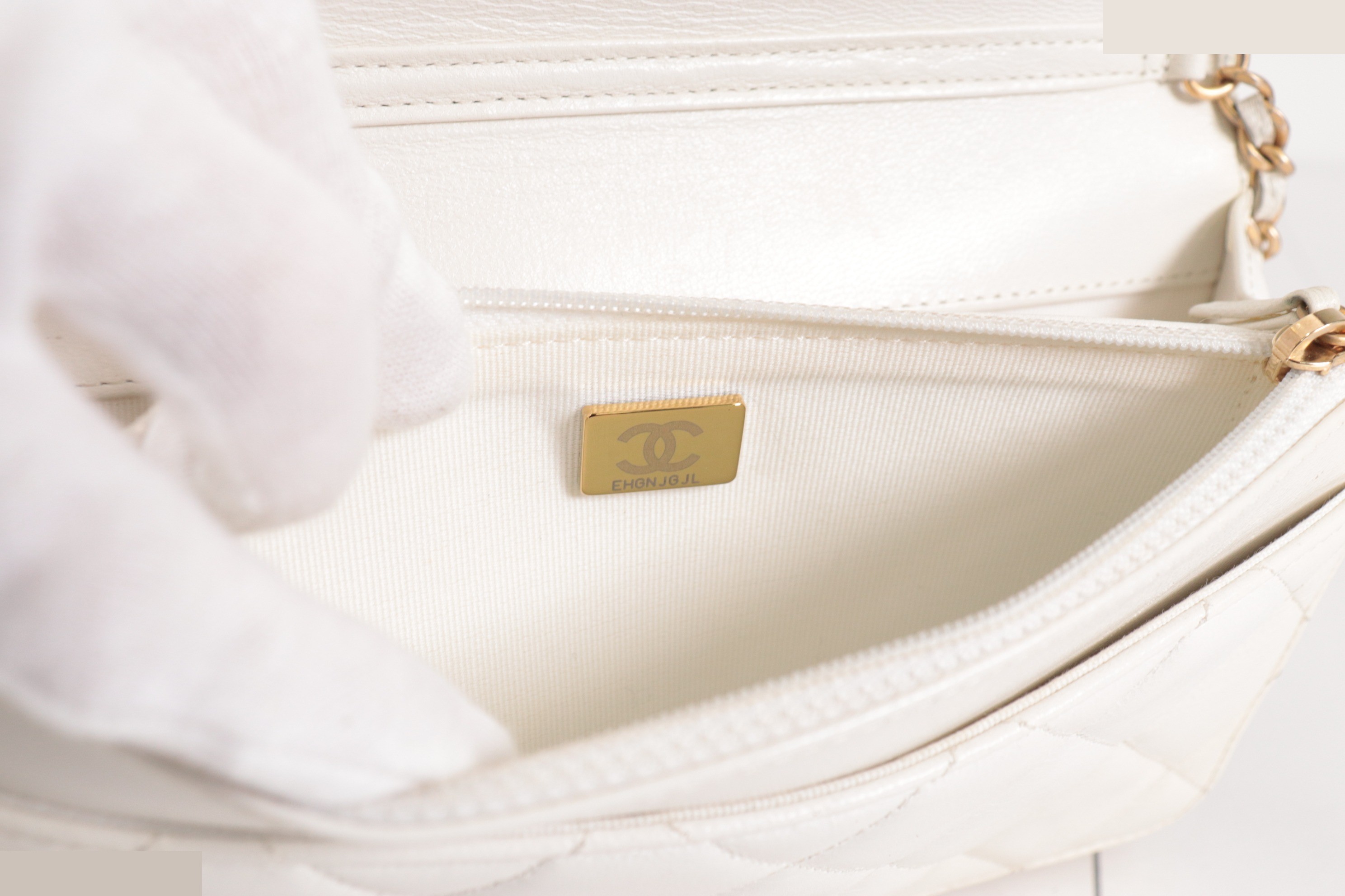 Coco Mark Lamb Chain Wallet, White, IC Plate — view 10