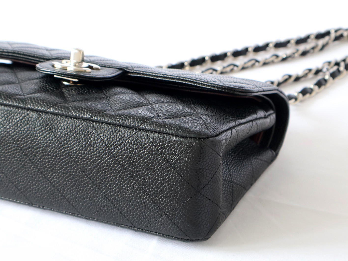 Caviar leather Matelassé 23 Double flap Double chain shoulder bag, black — view 4