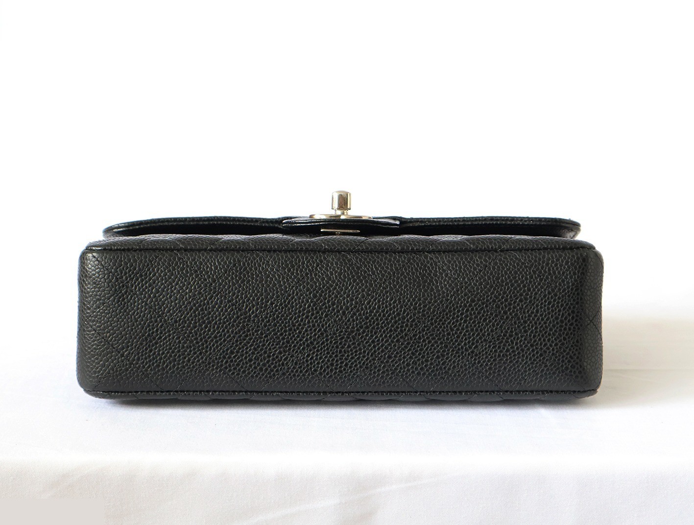 Caviar leather Matelassé 23 Double flap Double chain shoulder bag, black — view 5