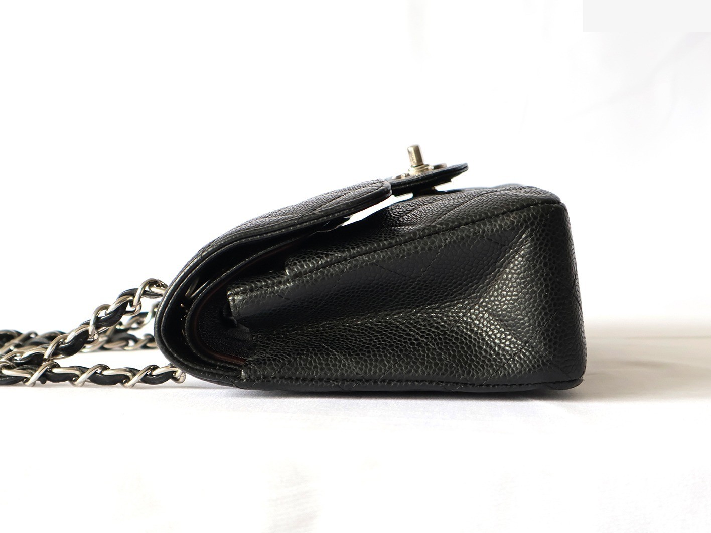 Caviar leather Matelassé 23 Double flap Double chain shoulder bag, black — view 6
