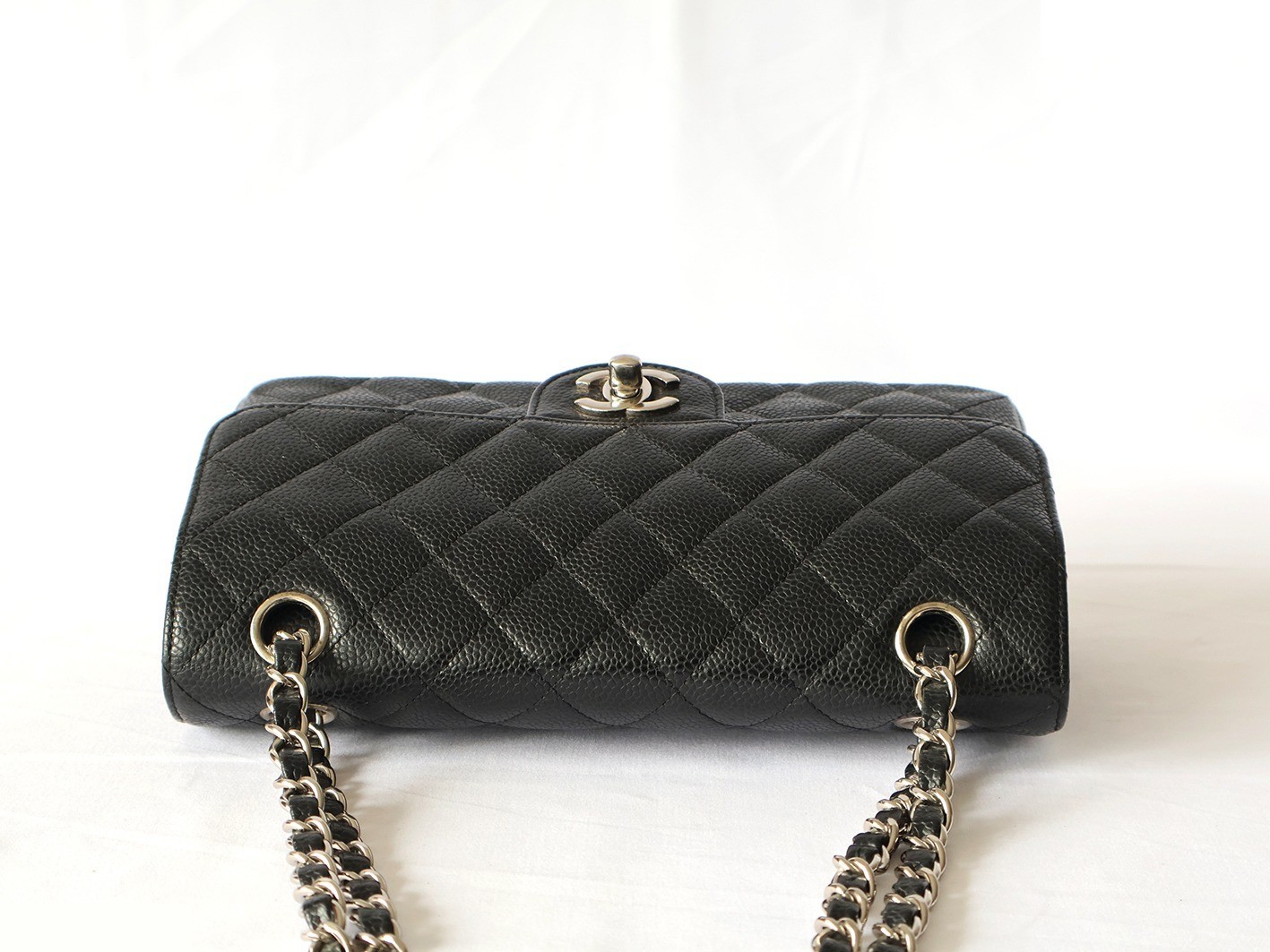 Caviar leather Matelassé 23 Double flap Double chain shoulder bag, black — view 8