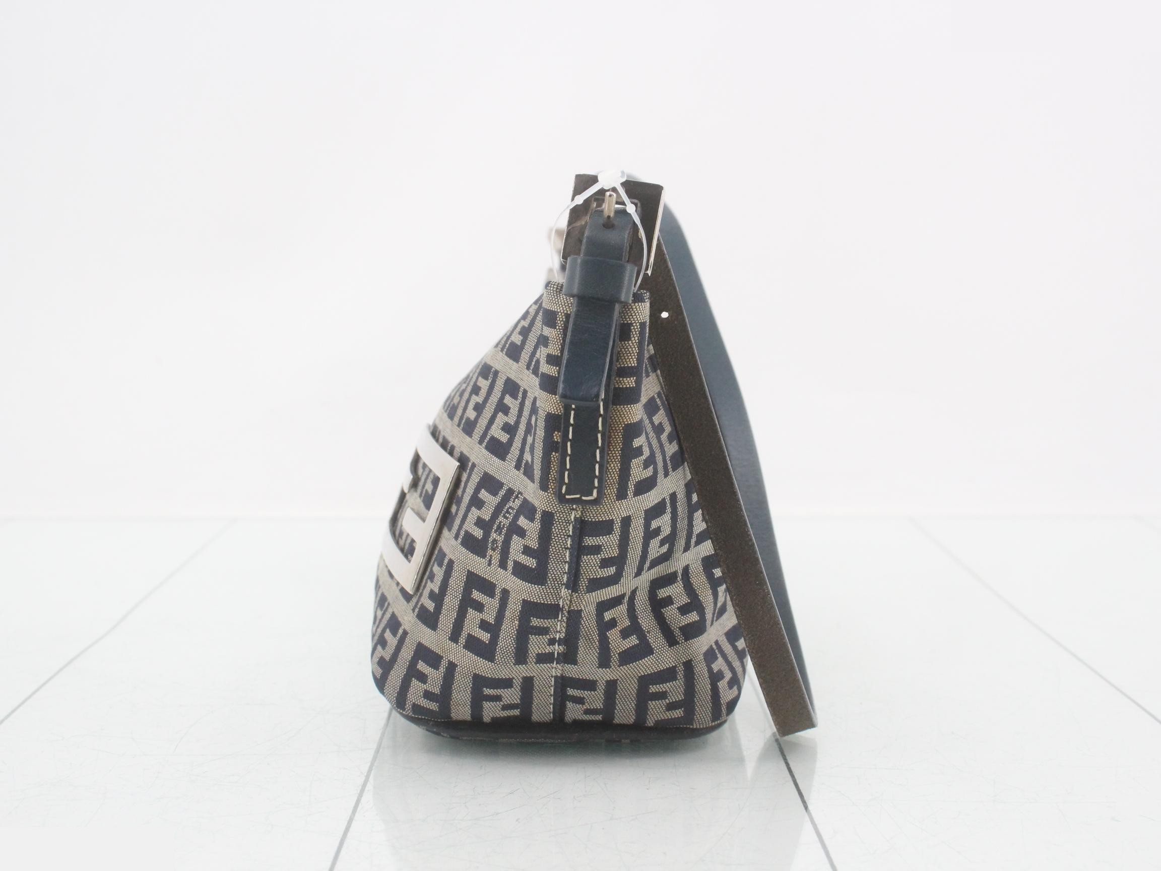 Zucchino Canvas One-Shoulder Bag — view 3