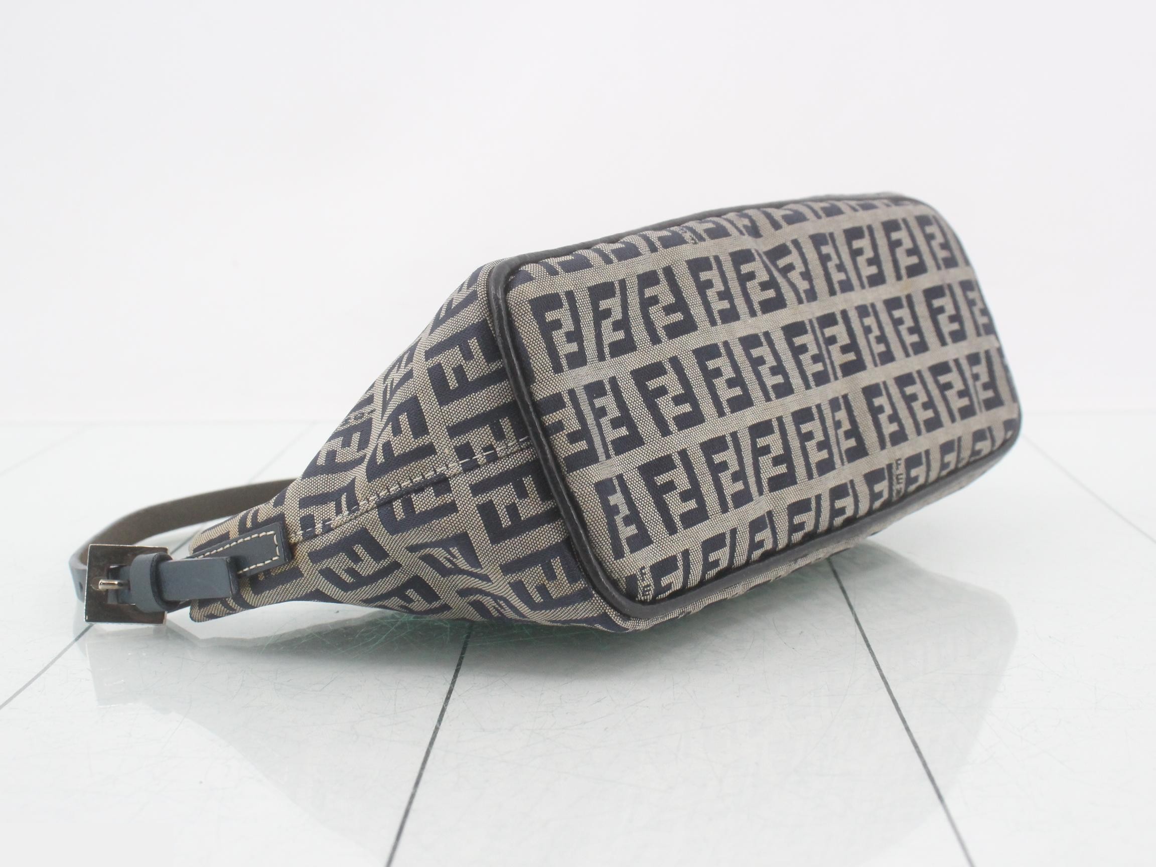 Zucchino Canvas One-Shoulder Bag — view 5