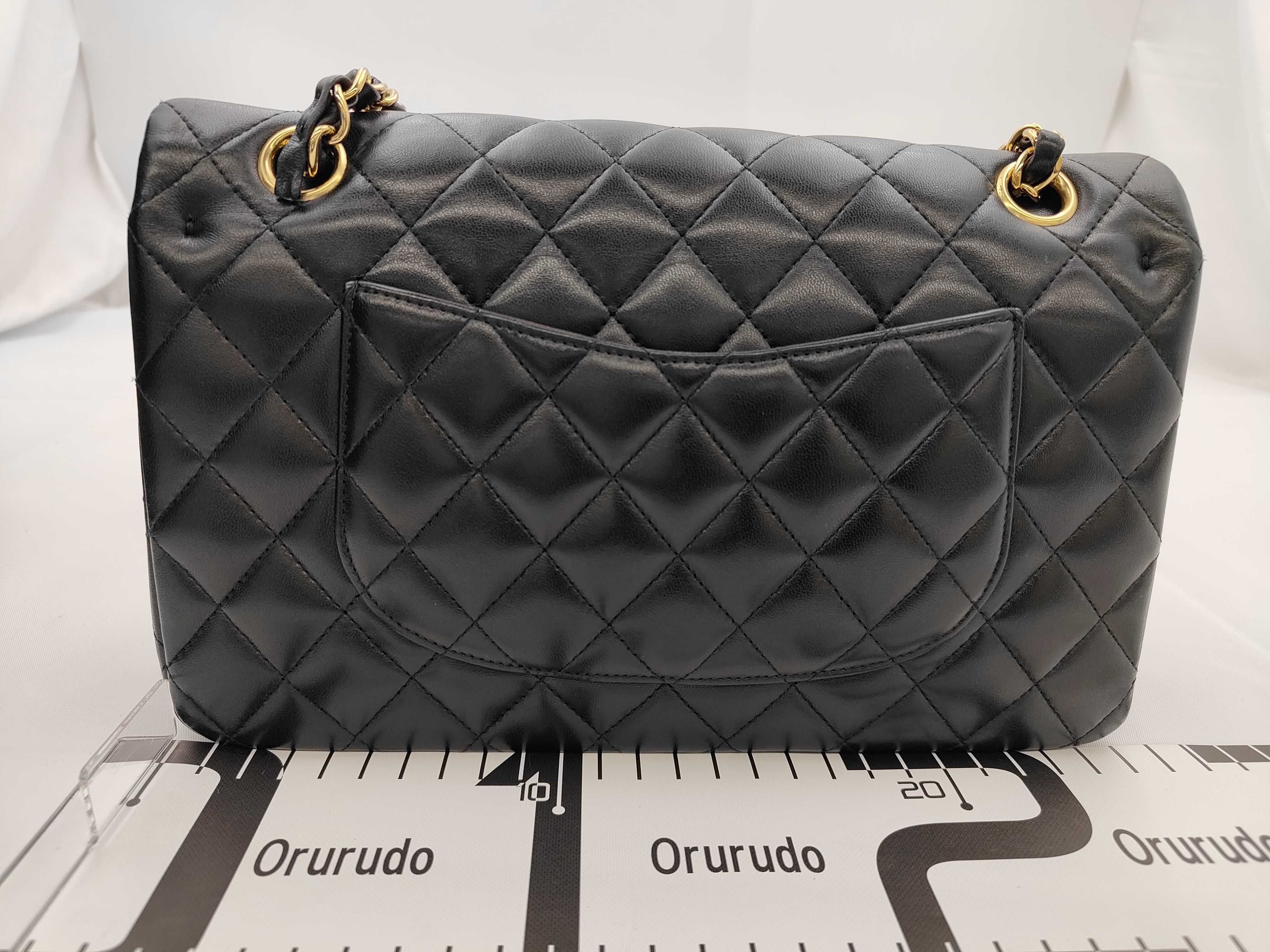 Matelassé 25cm Lambskin Shoulder Bag, Black with Gold Hardware, 31020413 — view 2