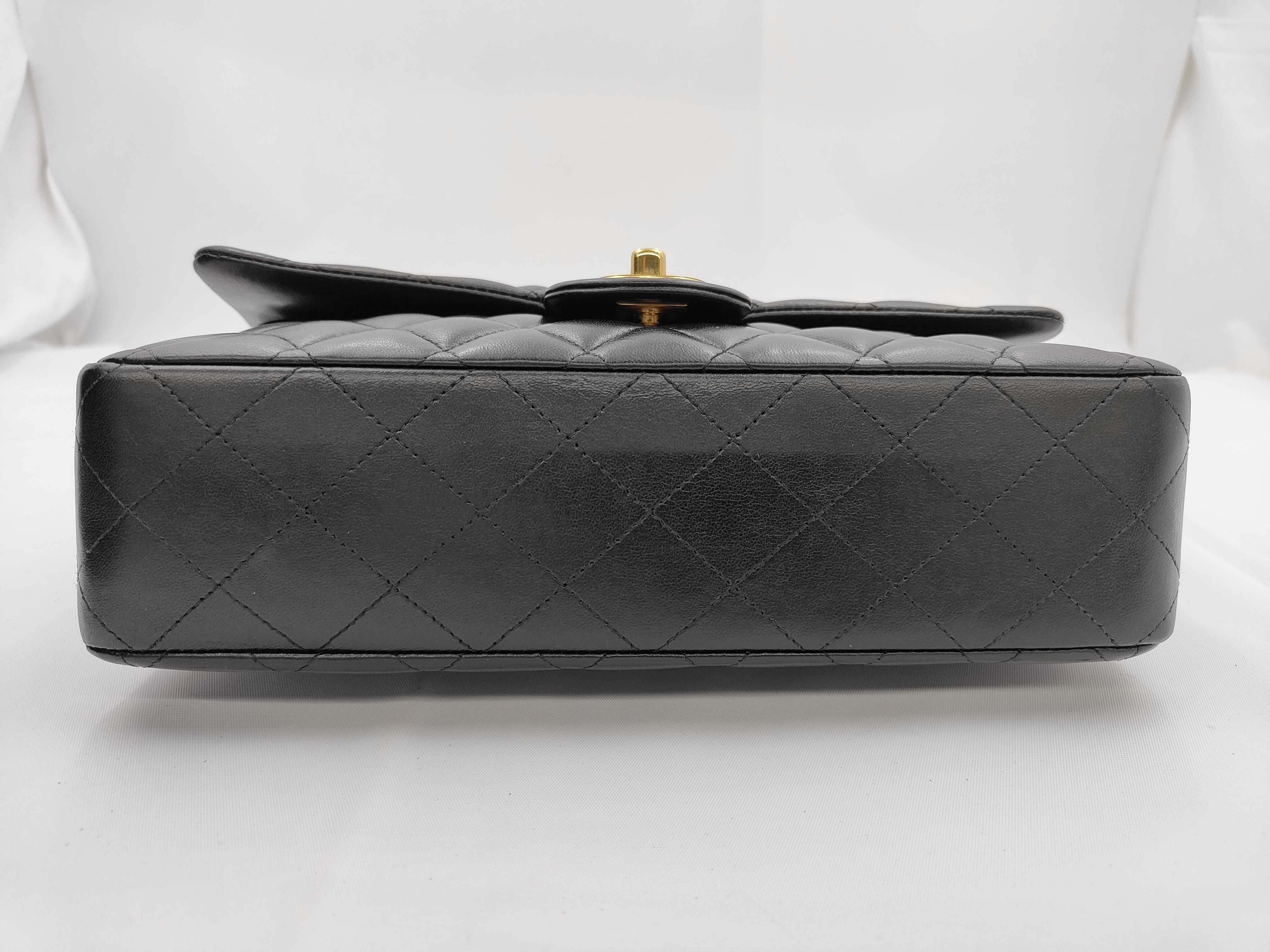 Matelassé 25cm Lambskin Shoulder Bag, Black with Gold Hardware, 31020413 — view 5