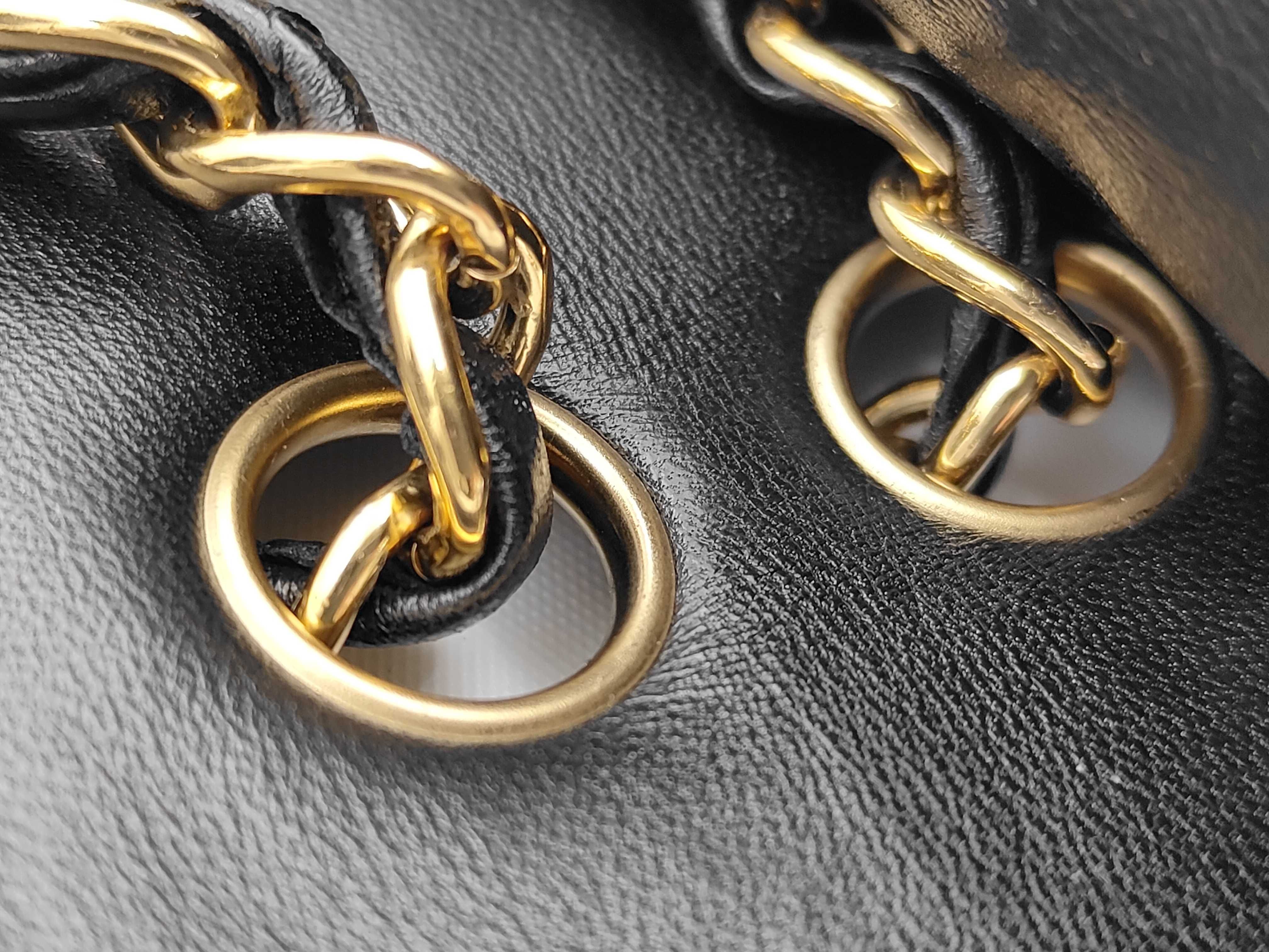 Matelassé 25cm Lambskin Shoulder Bag, Black with Gold Hardware, 31020413 — view 7