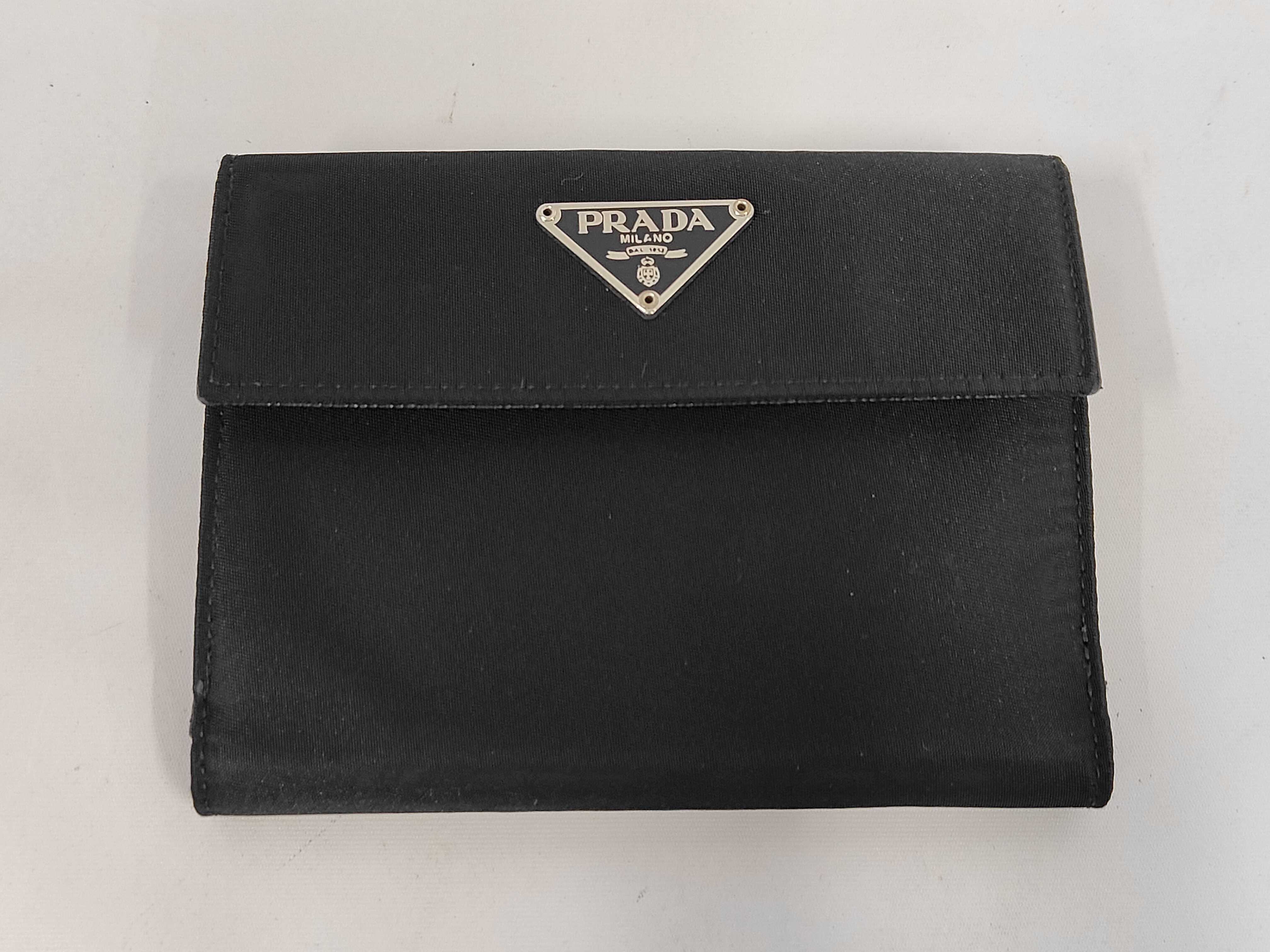 nylon bi-fold wallet, black.