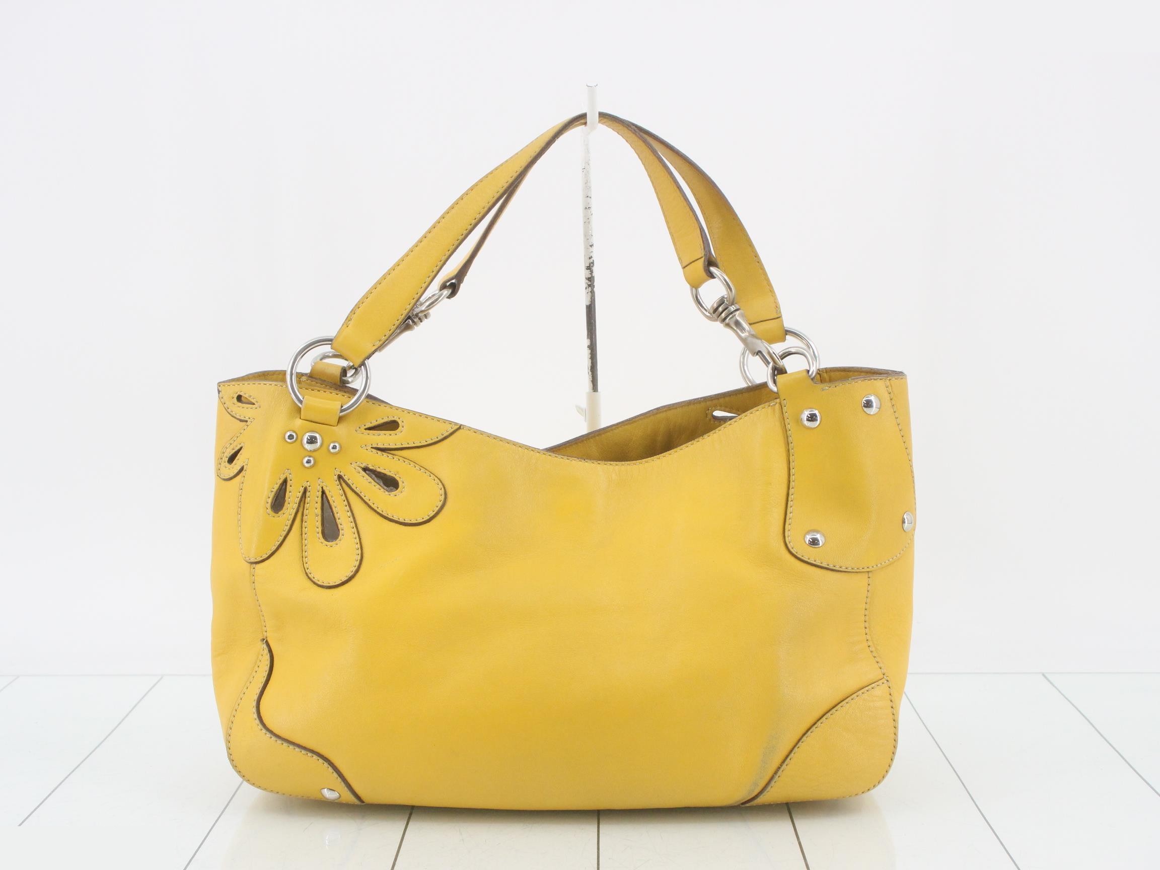Leather semi-shoulder bag with flower motif and brand logo, yellow tones. — view 2