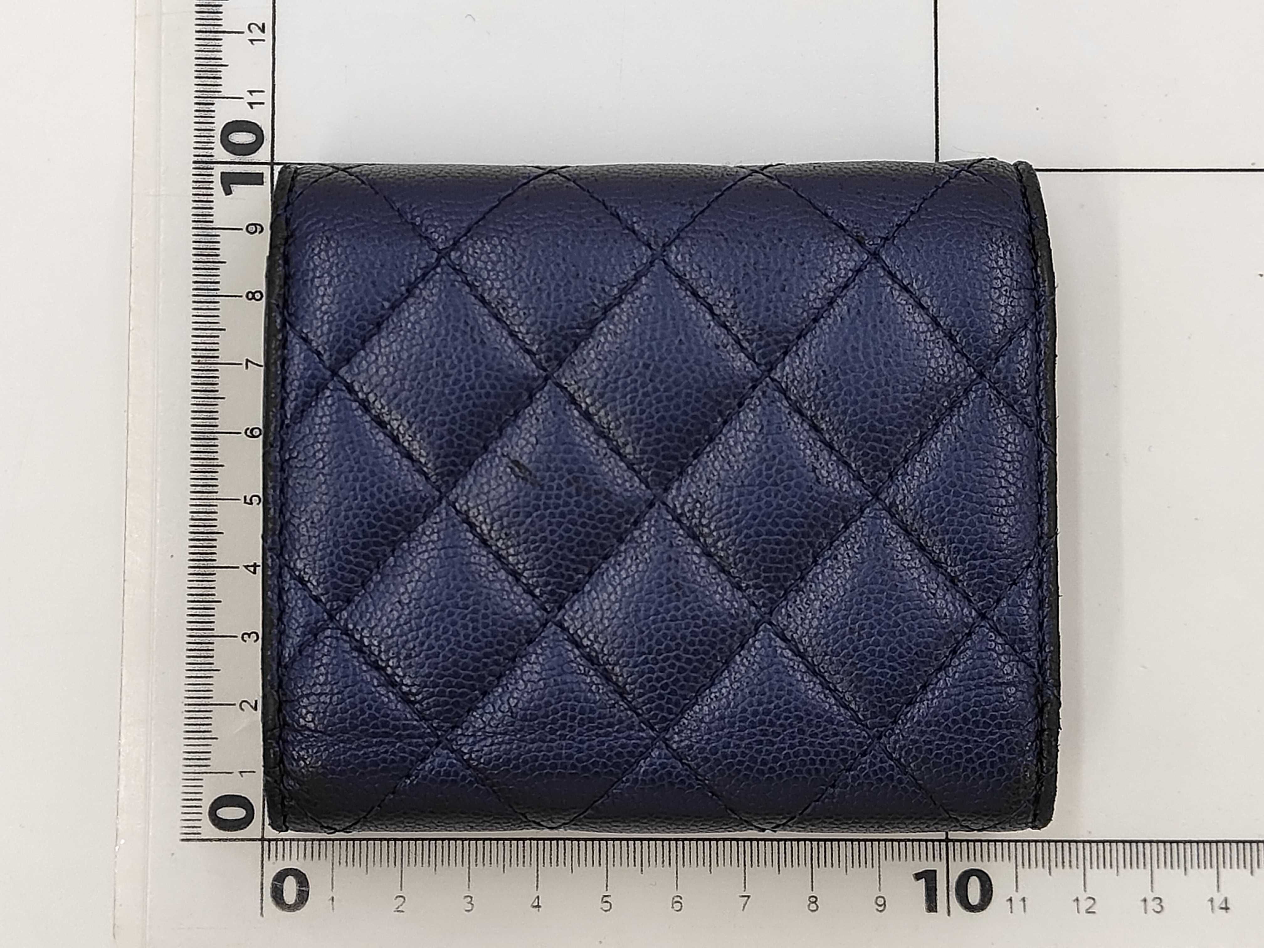 bi-fold wallet, serial number 24, with seal guarantee. — view 2