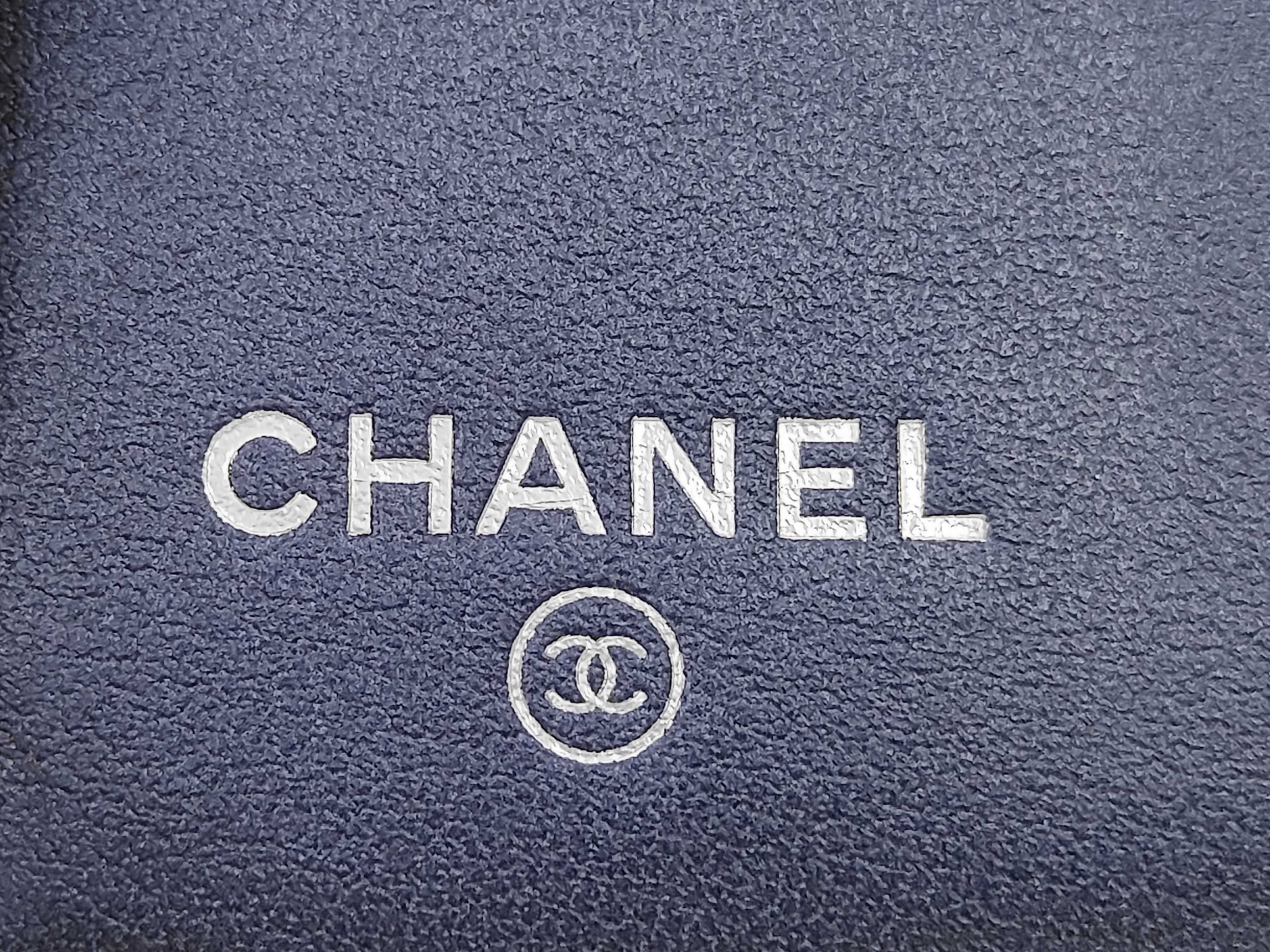 bi-fold wallet, serial number 24, with seal guarantee. — view 11