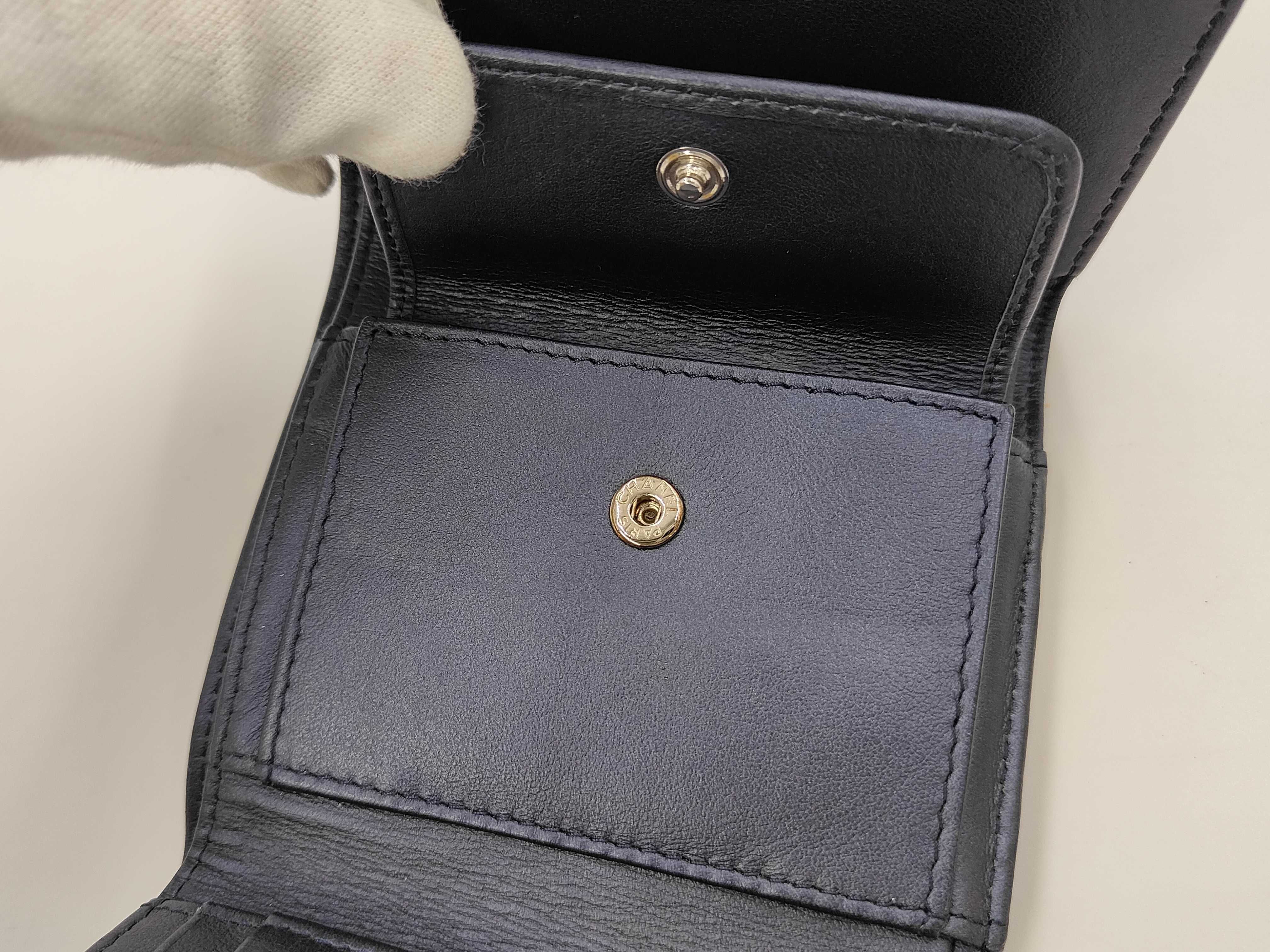 bi-fold wallet, serial number 24, with seal guarantee. — view 12
