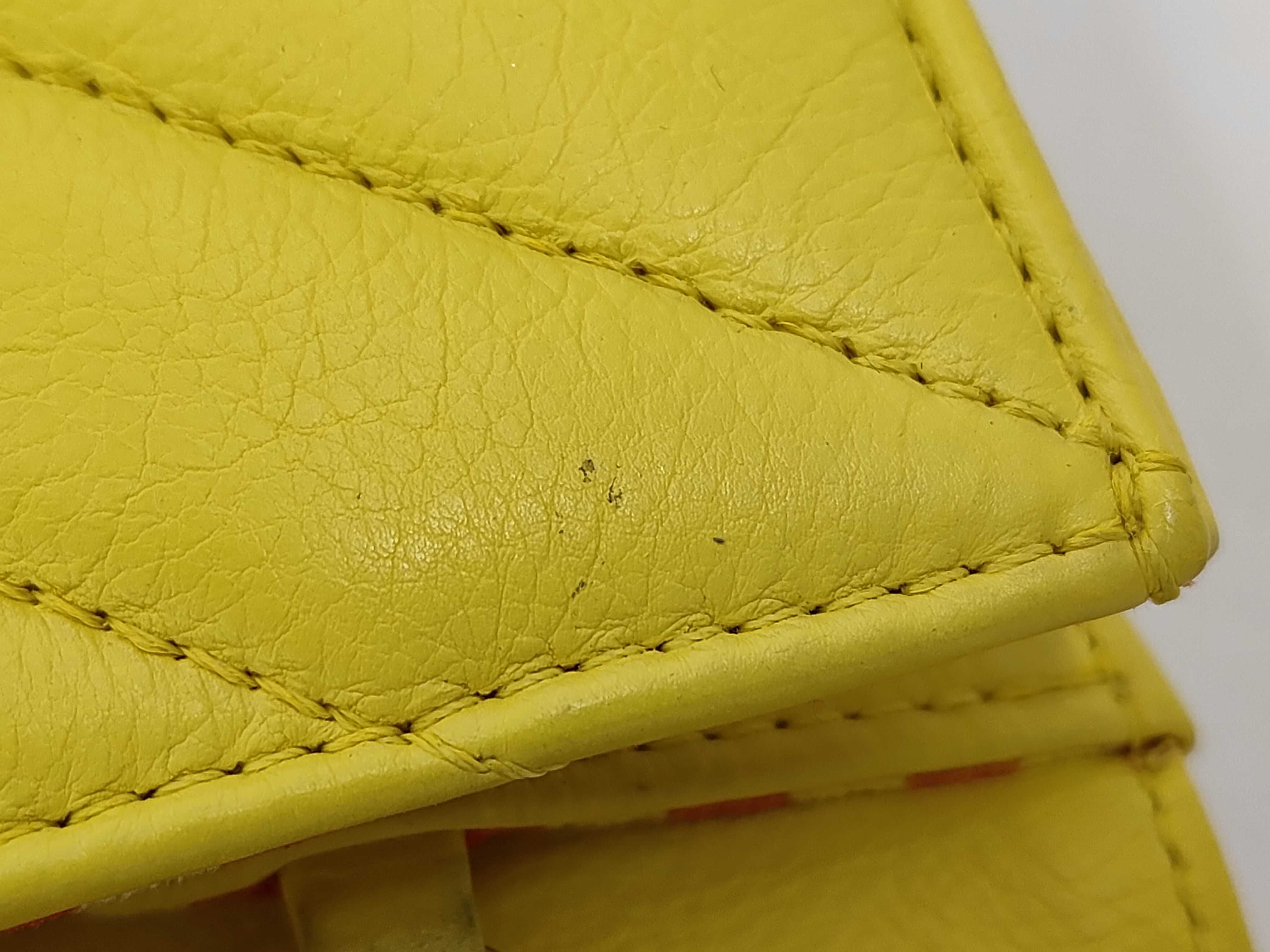 V-stitch chain shoulder bag, leather, gold hardware, yellow, 27128005 (shoulder bag) — view 11