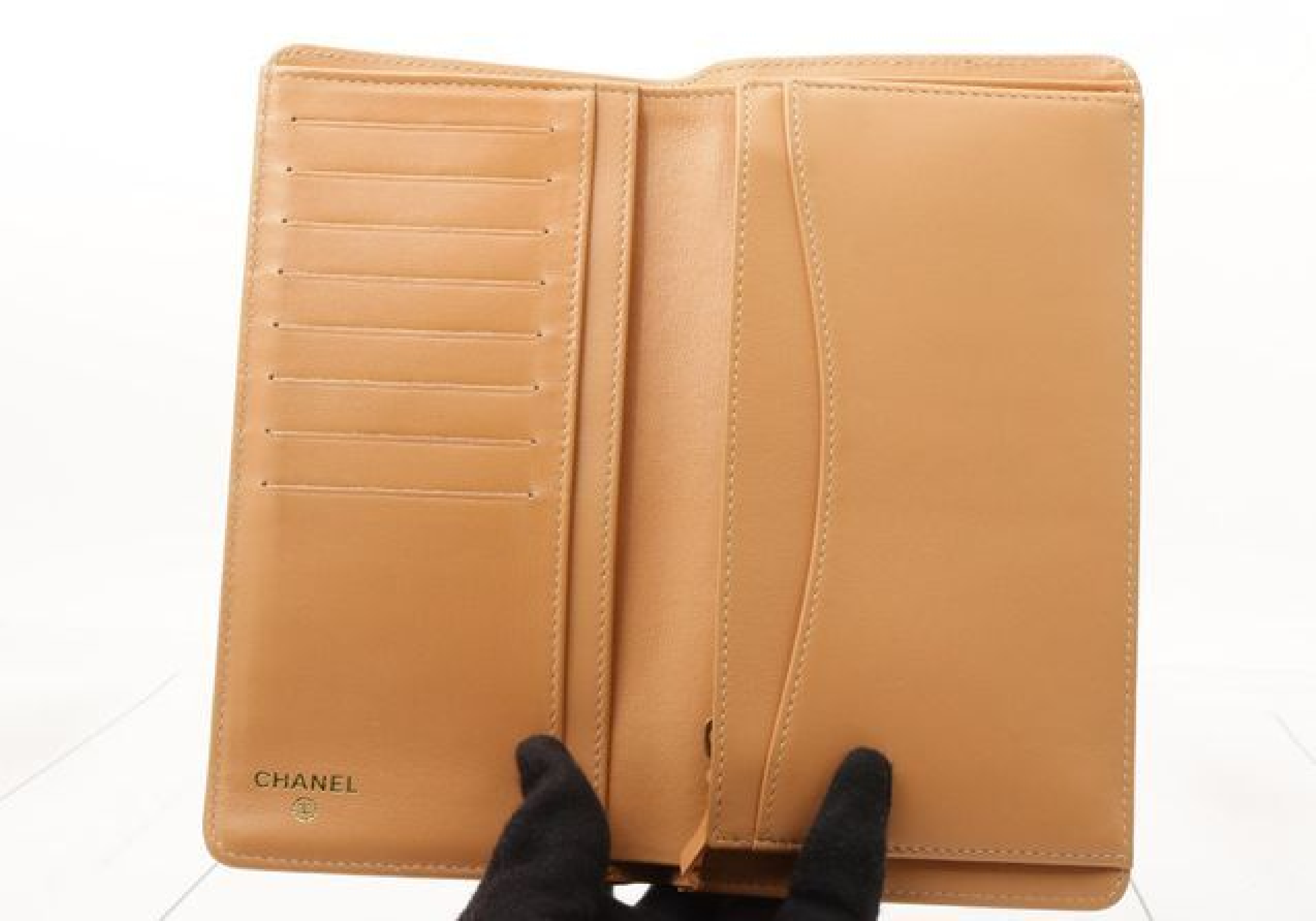 Matelassé (Bag) and Wallet — view 3