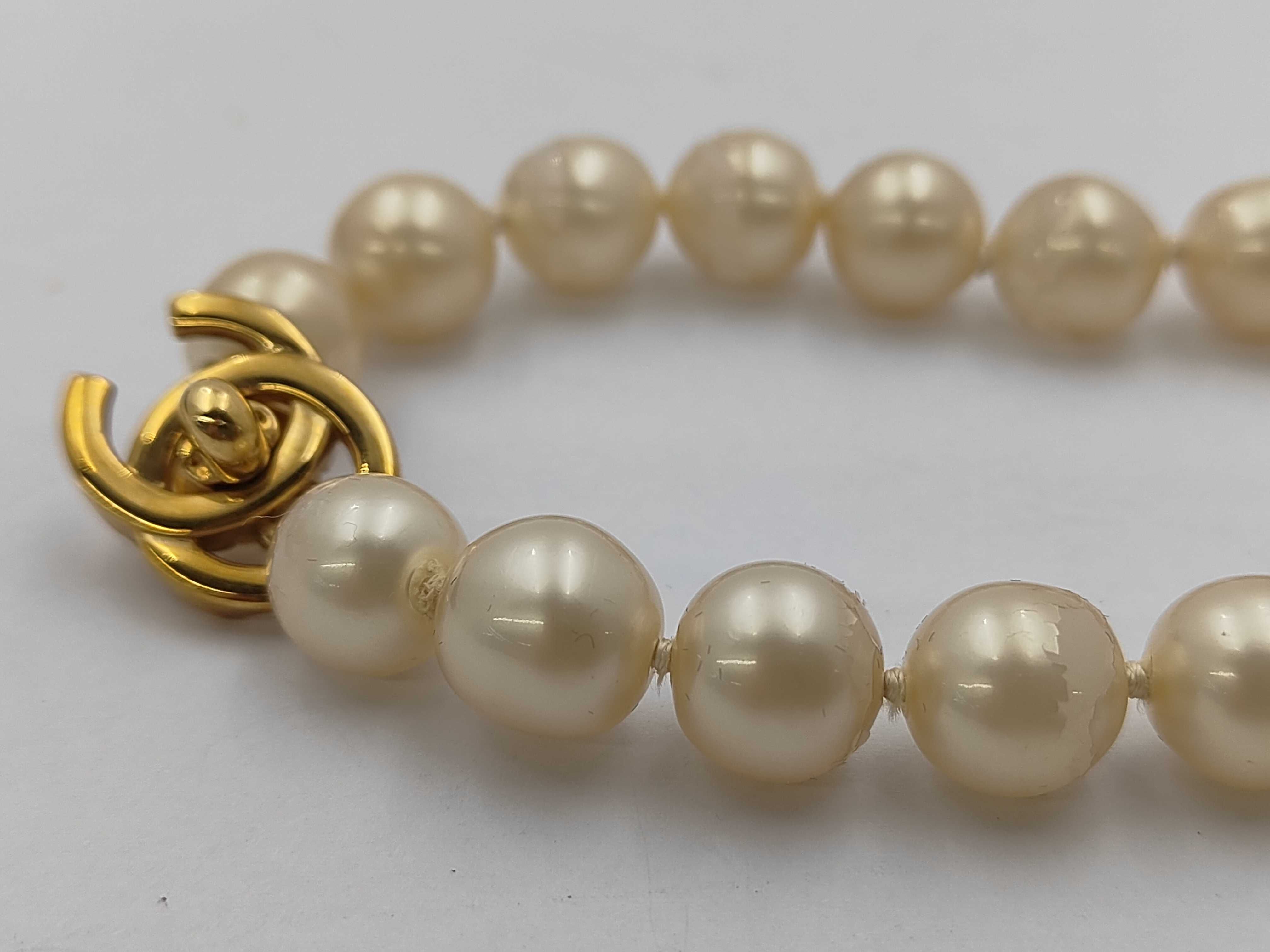 Pearl Necklace F16V Necklace — view 2