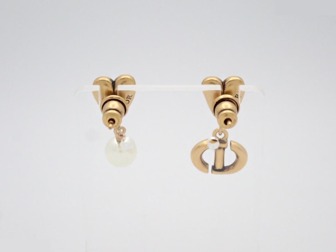Gold earrings — view 2