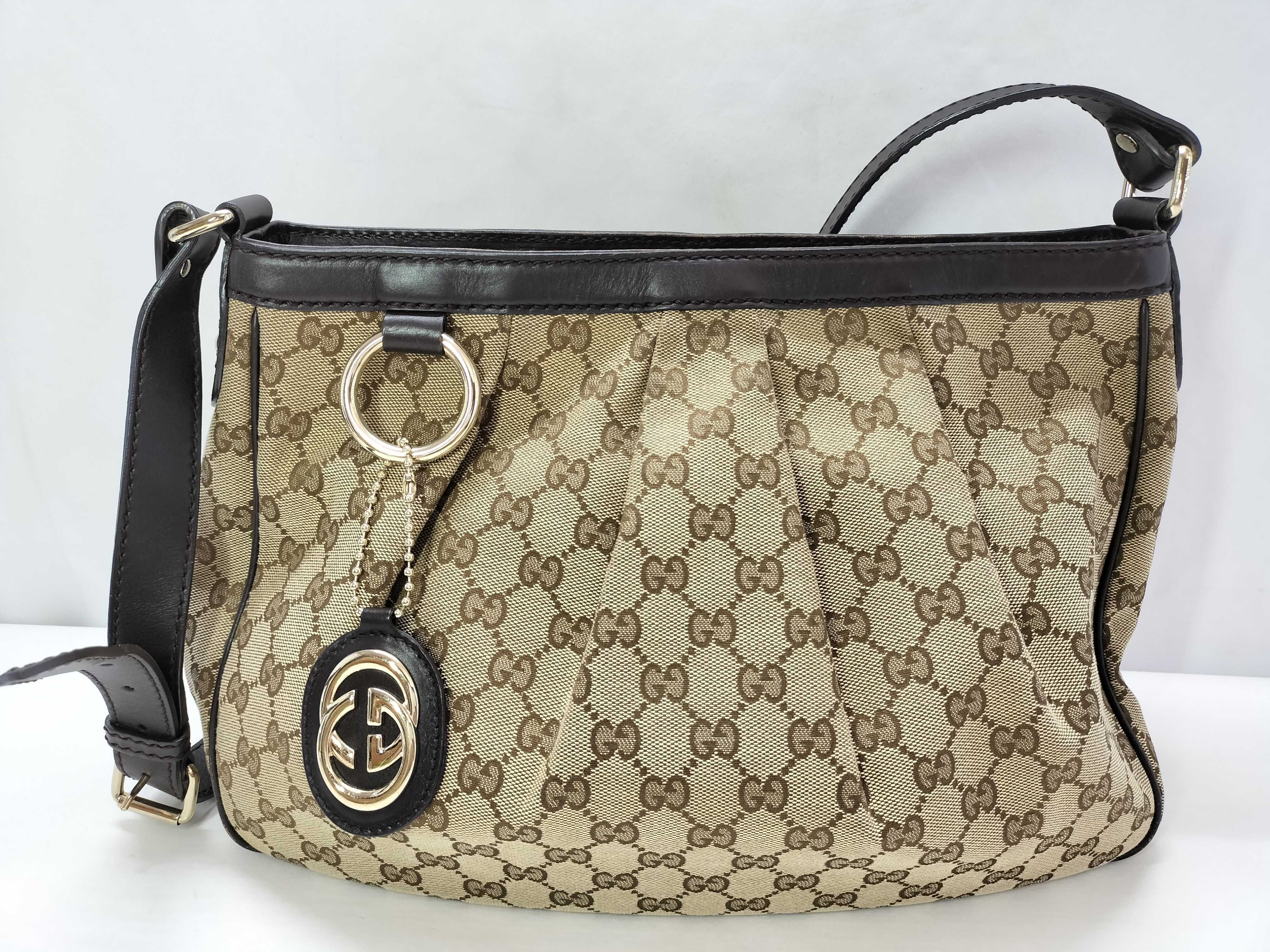 GG Canvas Shoulder Bag