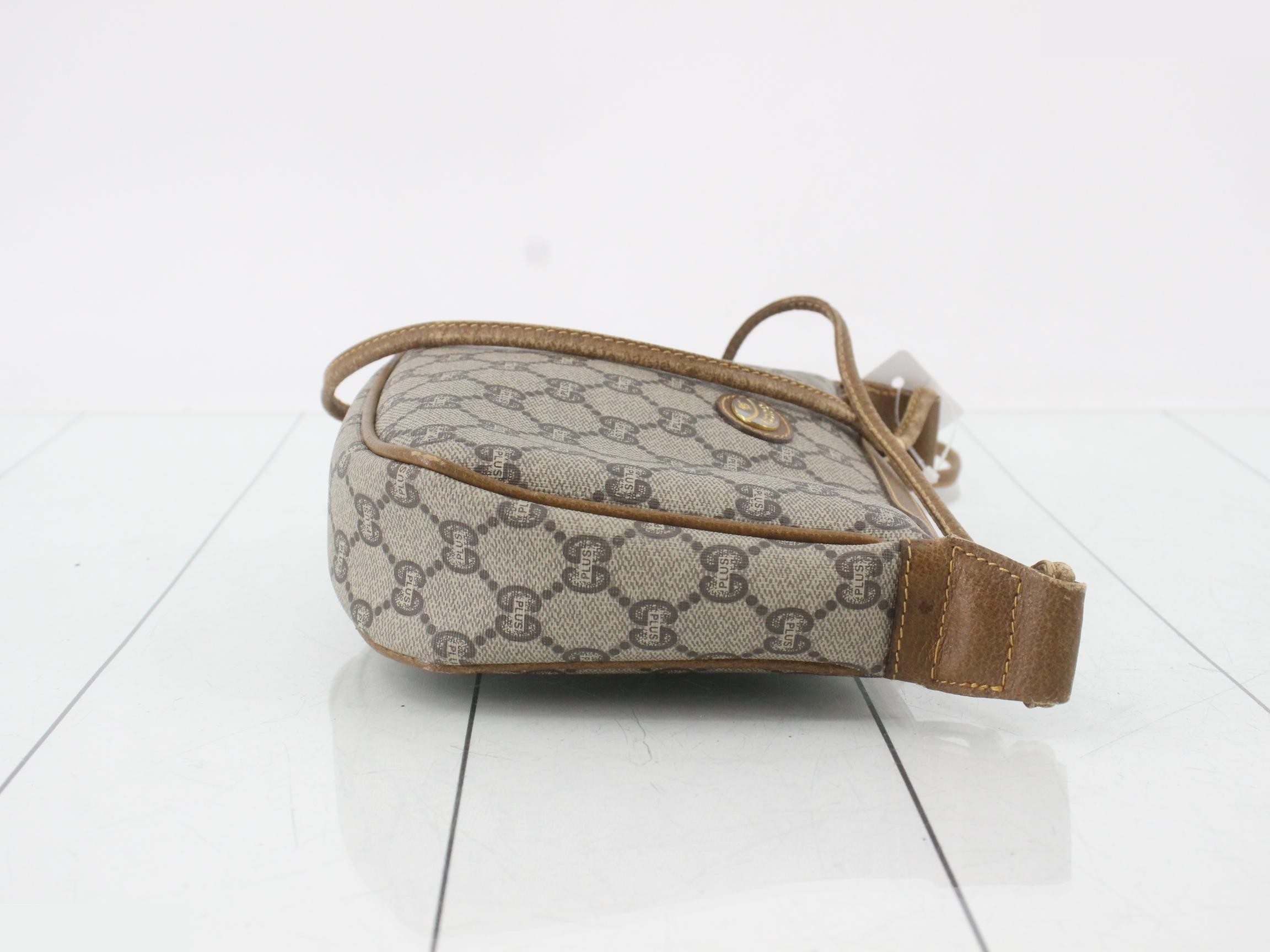 GG Supreme Shoulder Bag — view 3