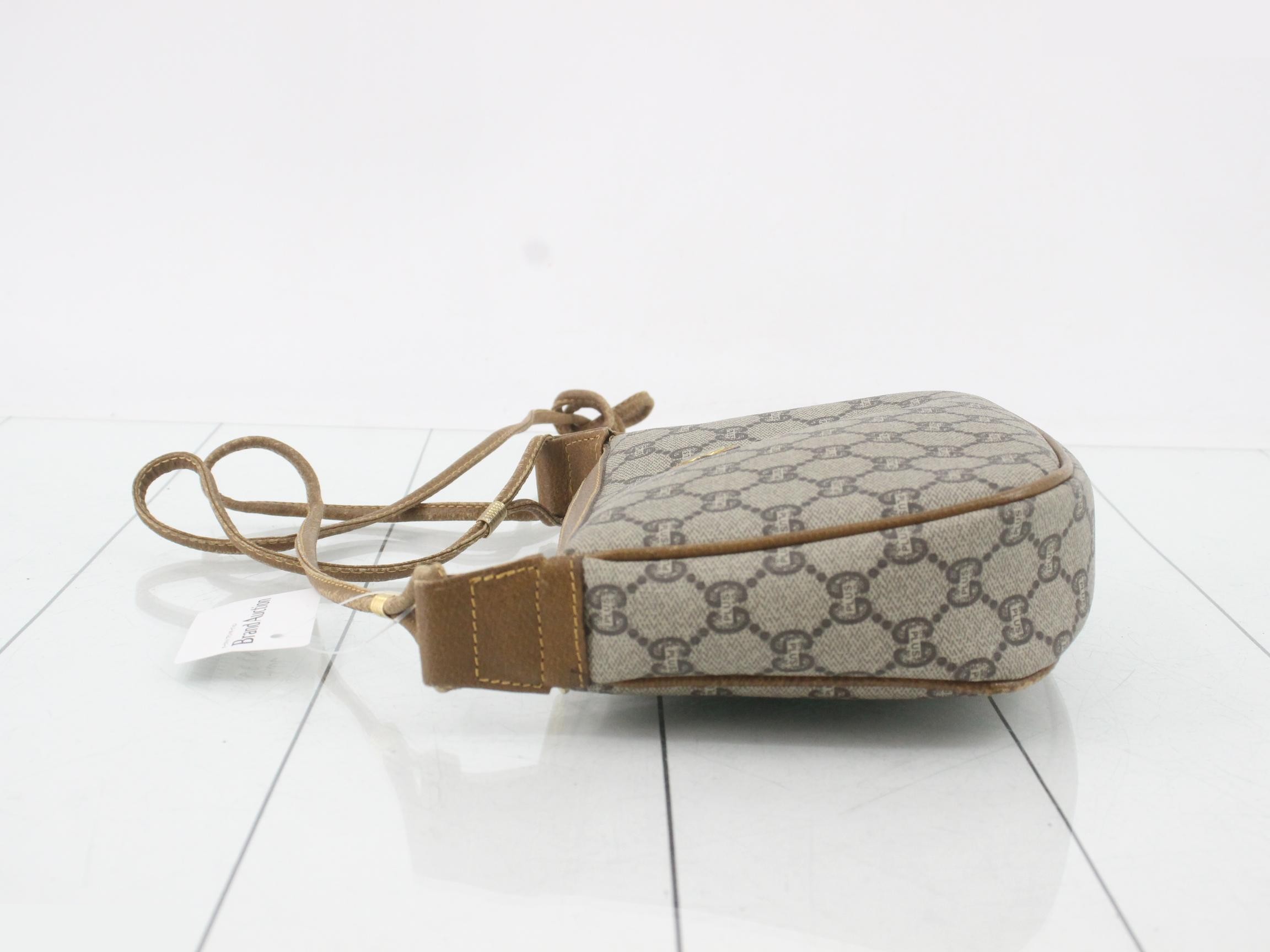 GG Supreme Shoulder Bag — view 4