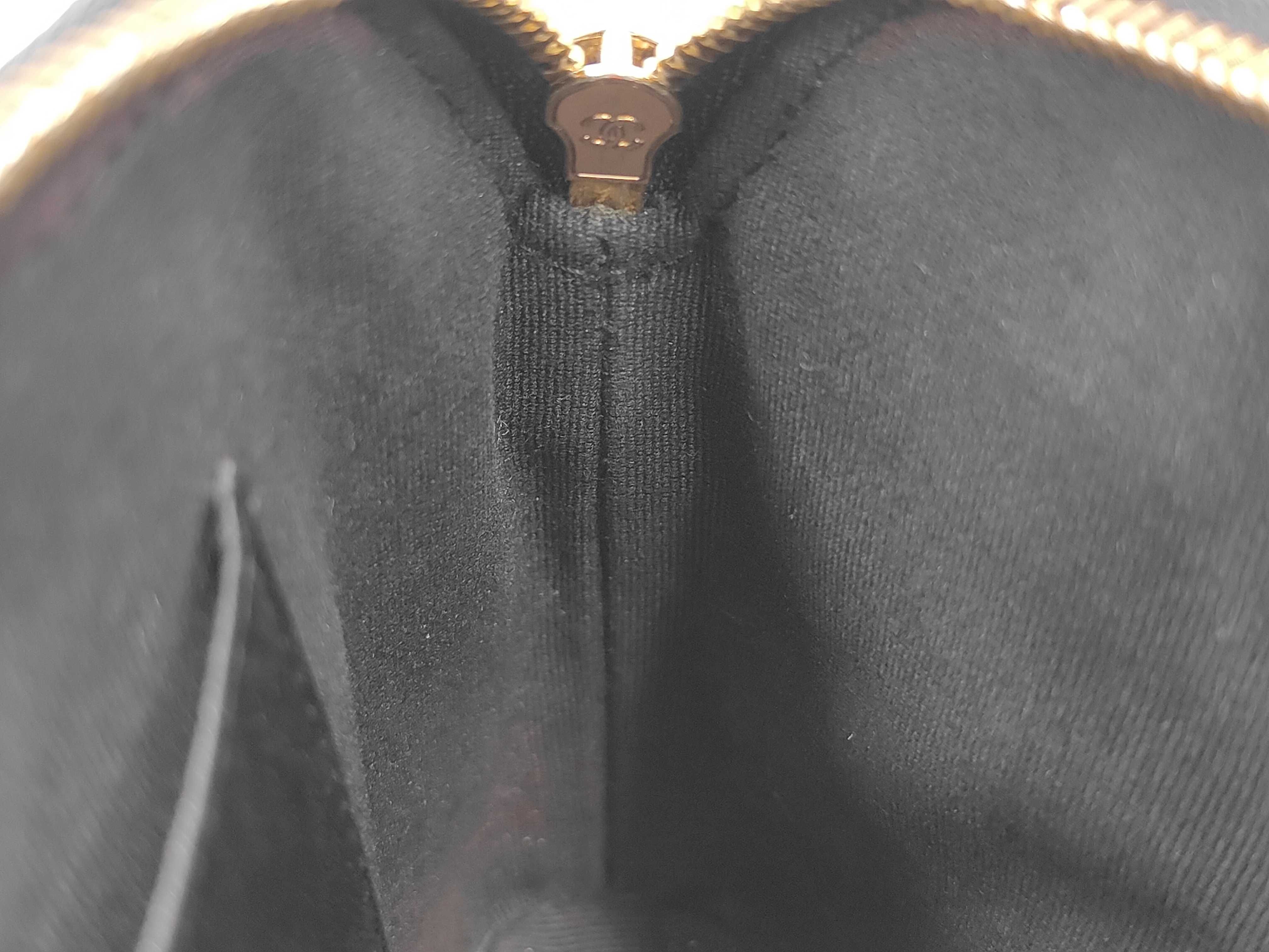 Velour Matelassé Black Shoulder Bag — view 10