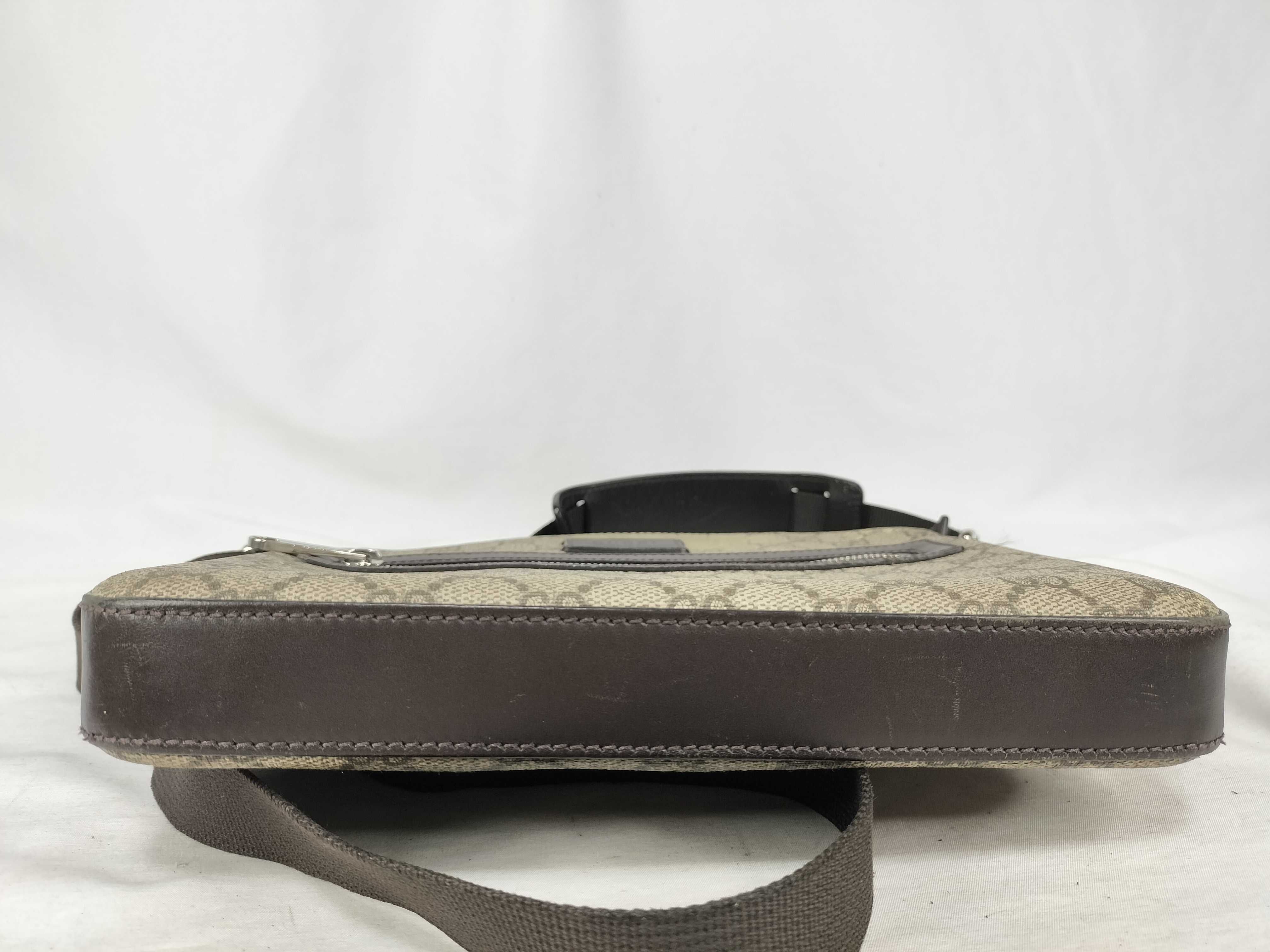 GG Supreme Shoulder Bag — view 8