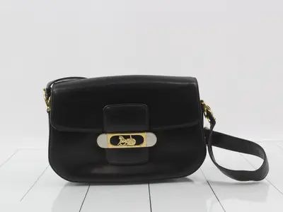 Shoulder bag with carriage hardware