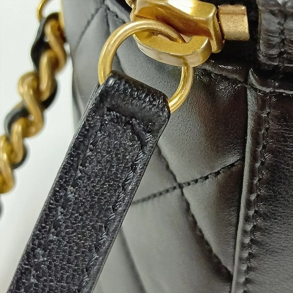 Matelassé Lambskin Chain Shoulder Bag Vanity Case Black Gold Hardware EEU7K560 Random Plate — view 10