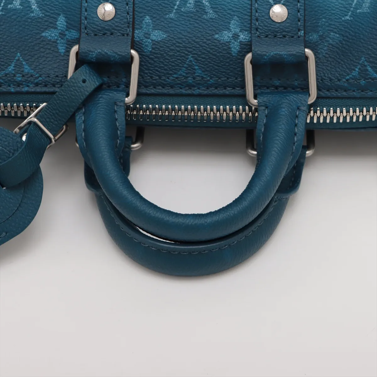 Monogram Pigment Keepall Bandoulière 25 M28026 Blue (RFID detected) — view 5