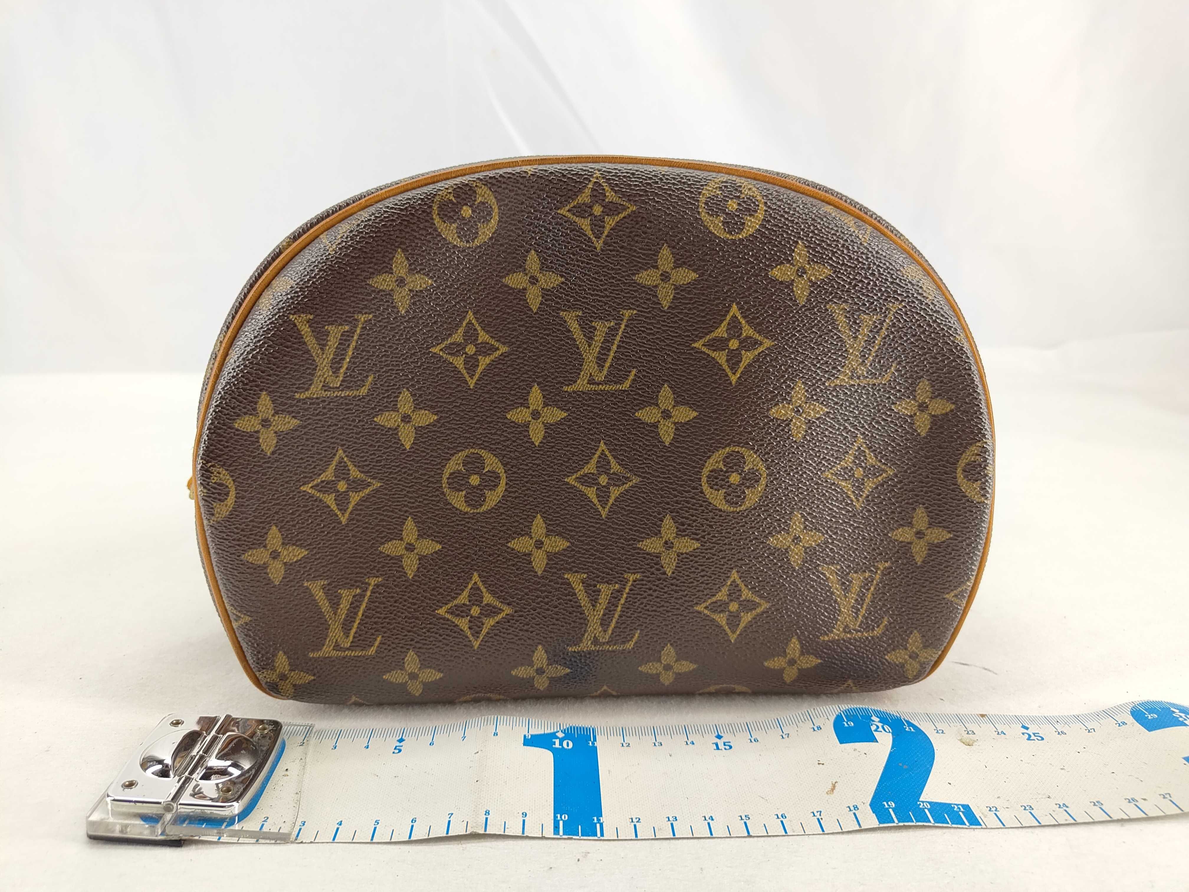 Monogram Louis Vuitton Monogram Blois Shoulder Bag — view 2
