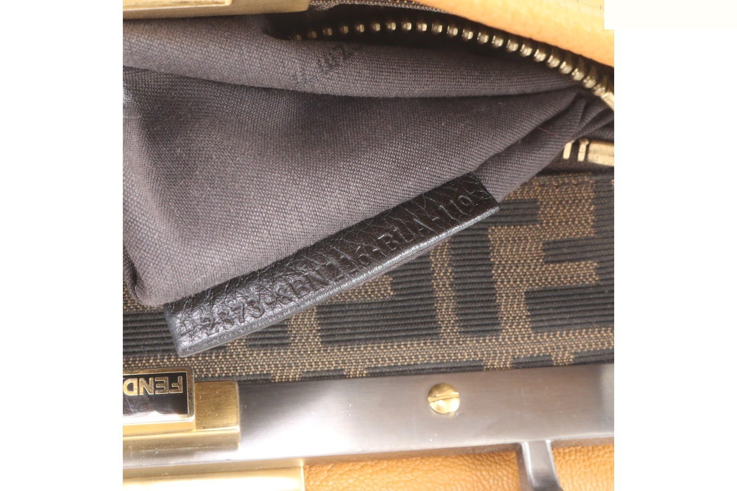 Peekaboo 8BN226 Leather 2-Way Shoulder Bag — view 10