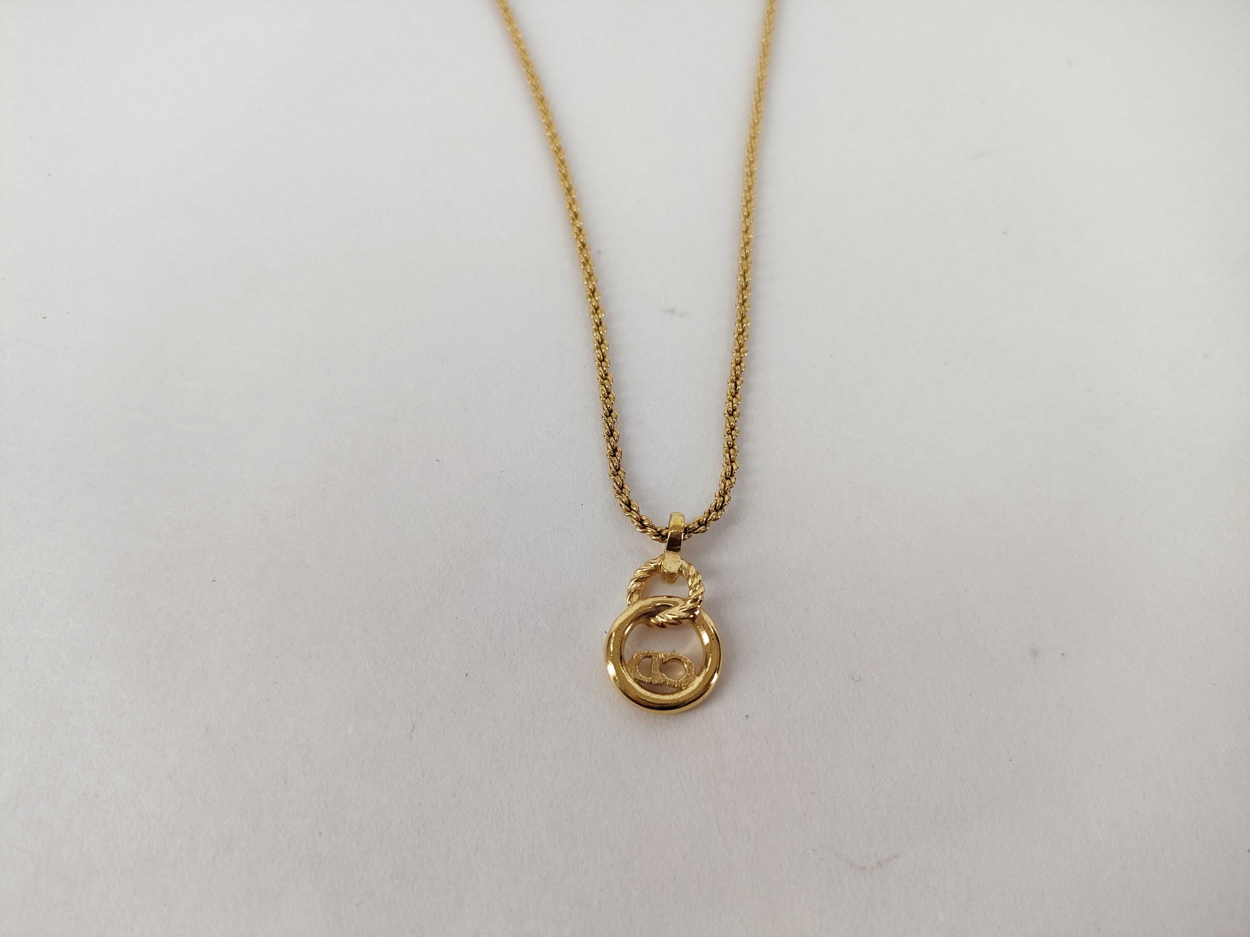 necklace — view 2
