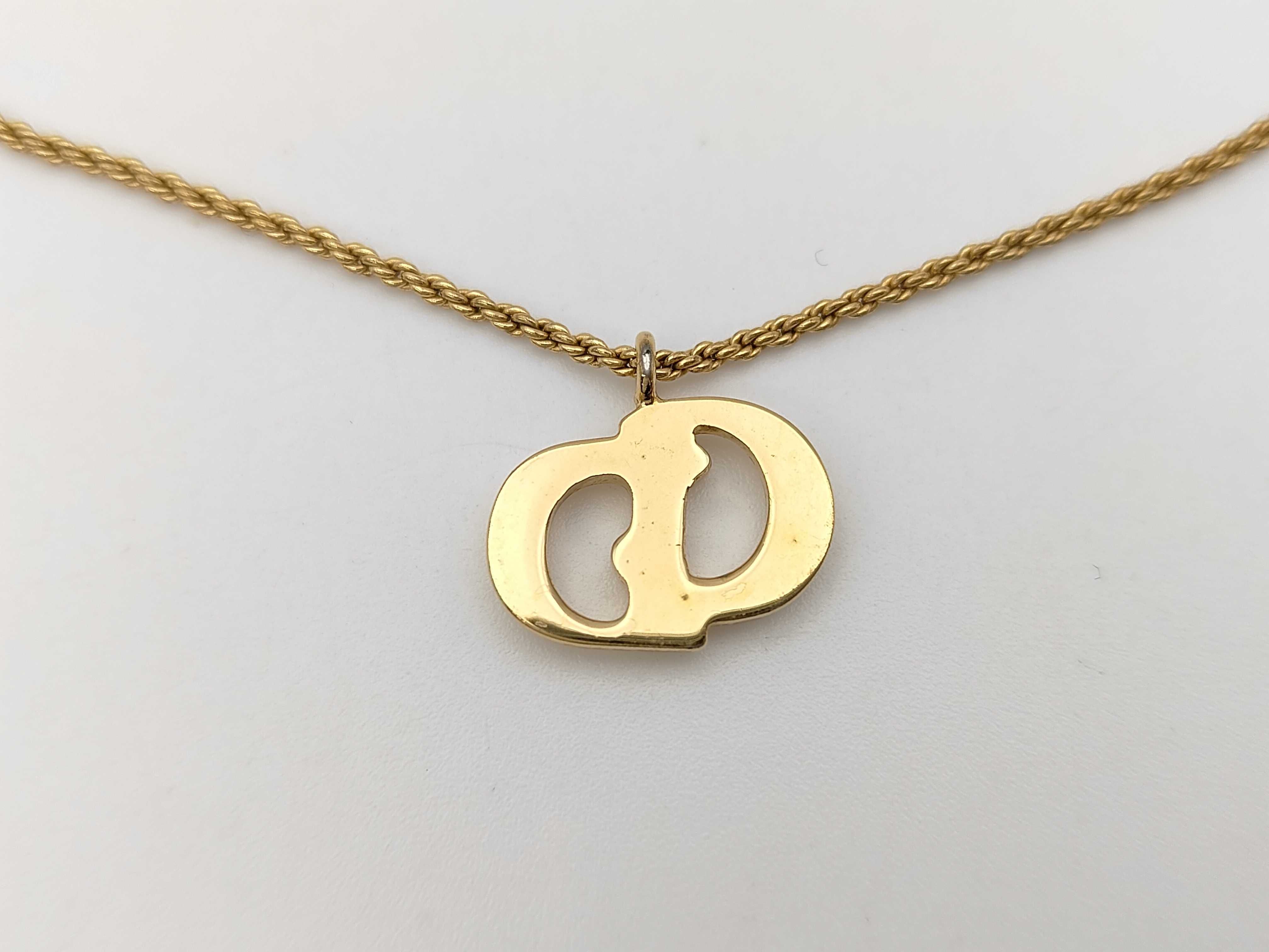 necklace — view 2