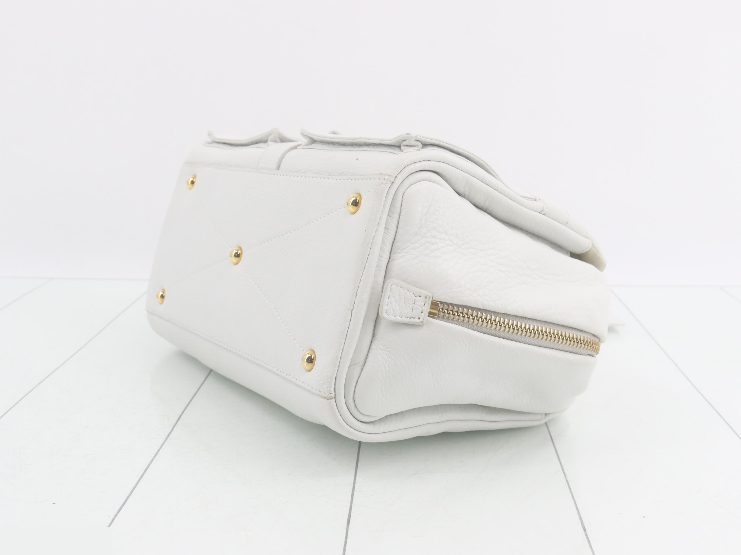 Leather handbag with gold hardware, white tones. — view 6