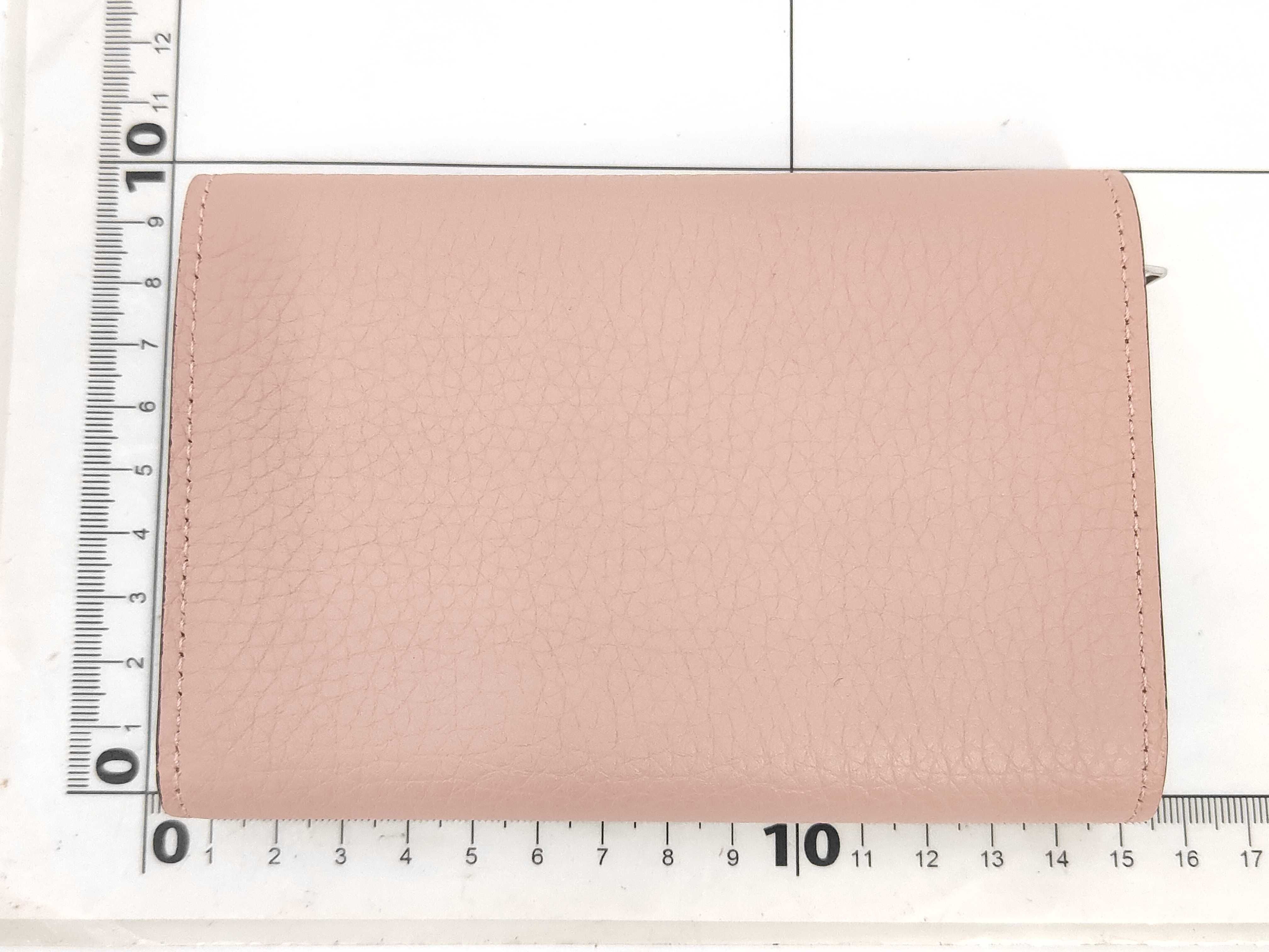 Taurillon Portefeuille Capucines Compact Magnolia M62156 Wallet — view 2