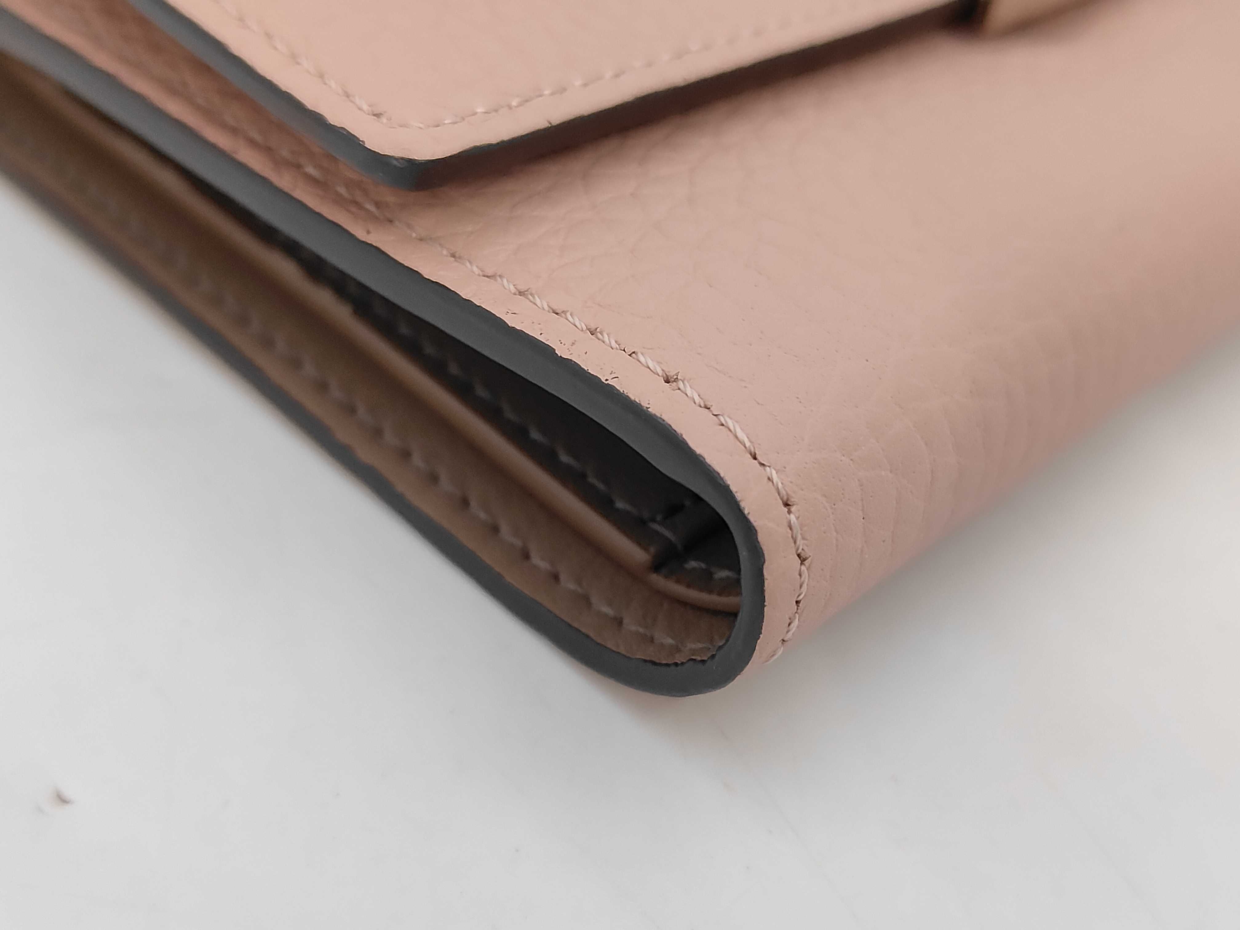 Taurillon Portefeuille Capucines Compact Magnolia M62156 Wallet — view 3