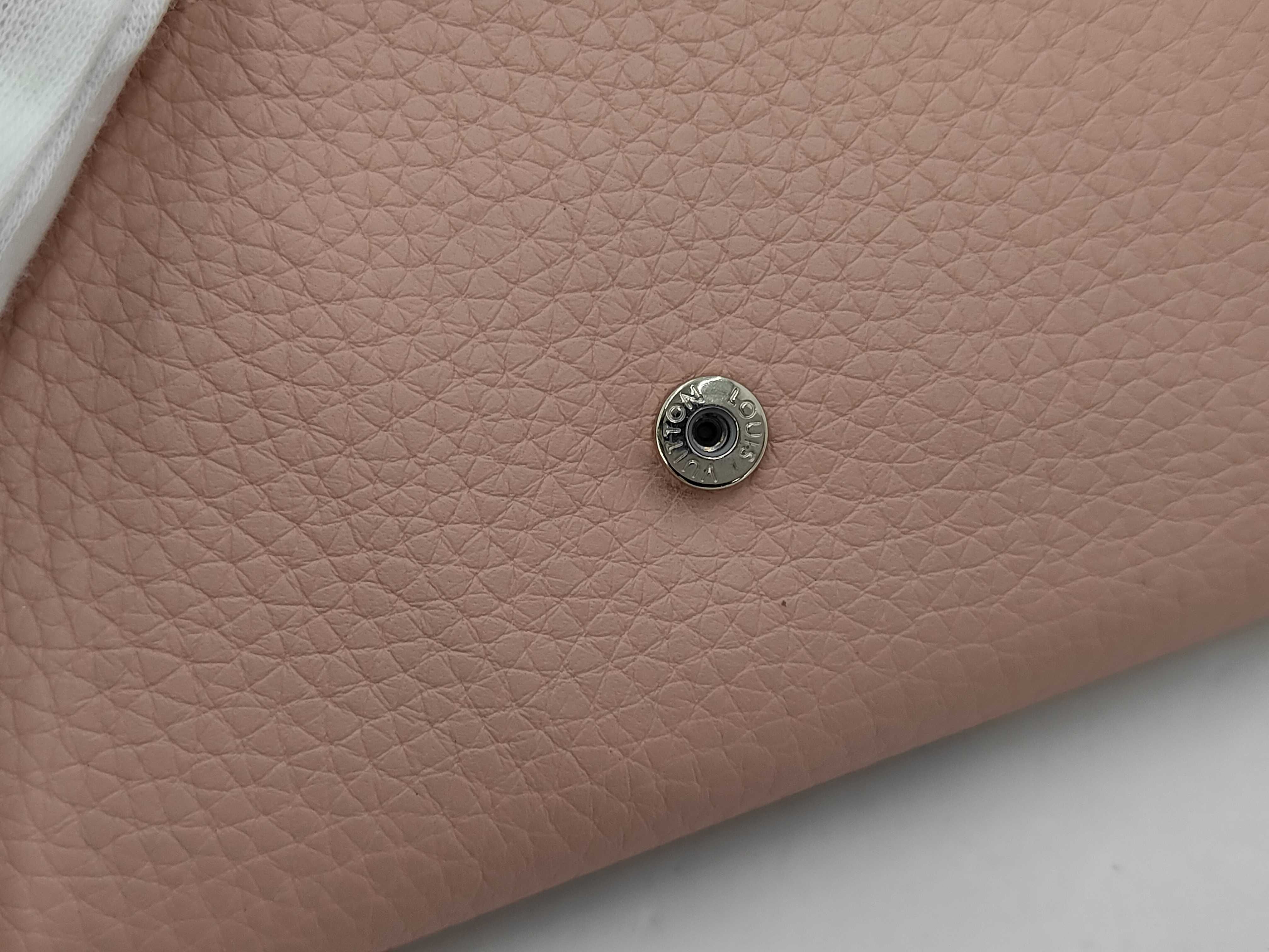 Taurillon Portefeuille Capucines Compact Magnolia M62156 Wallet — view 8