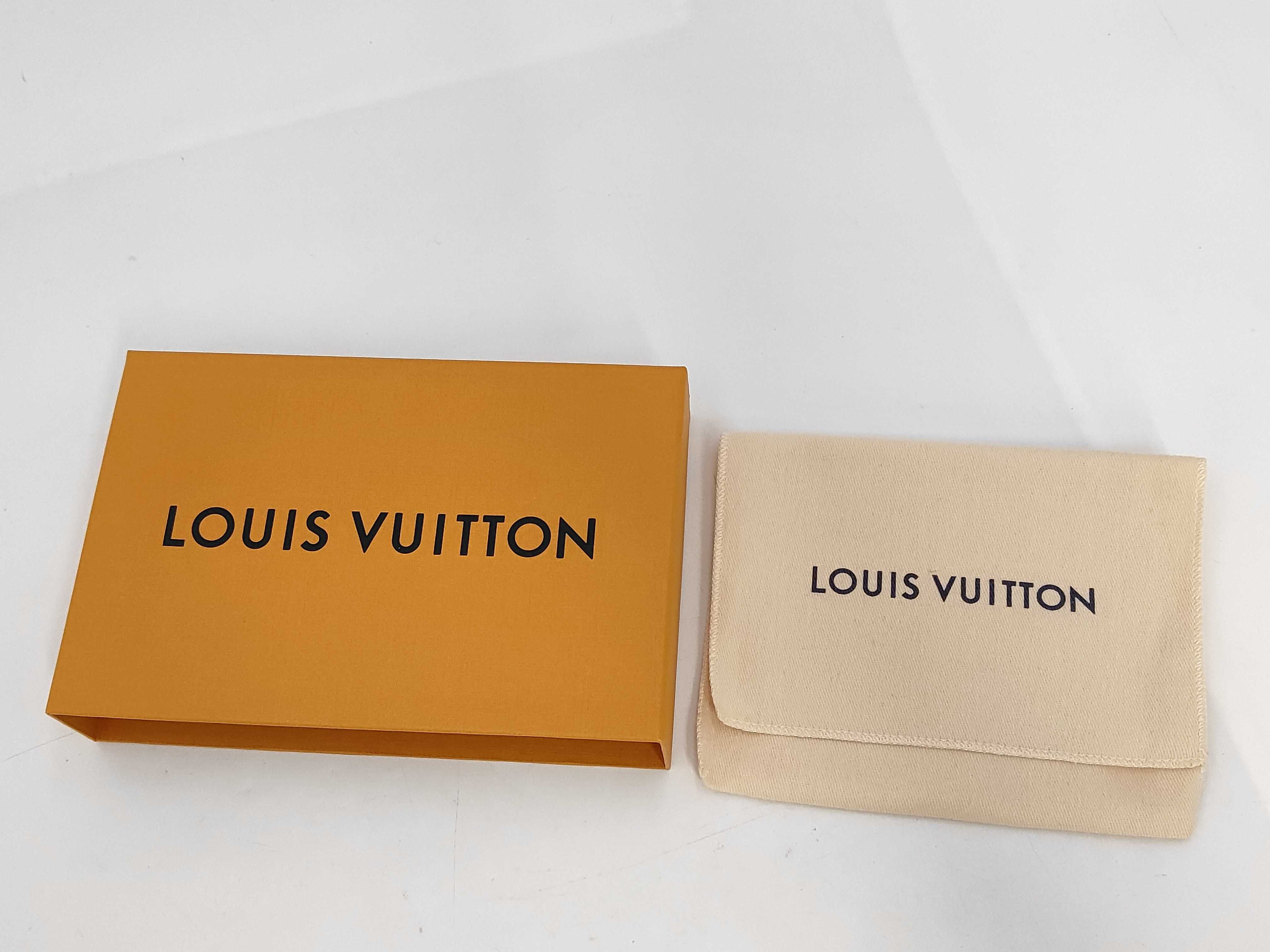 Taurillon Portefeuille Capucines Compact Magnolia M62156 Wallet — view 10